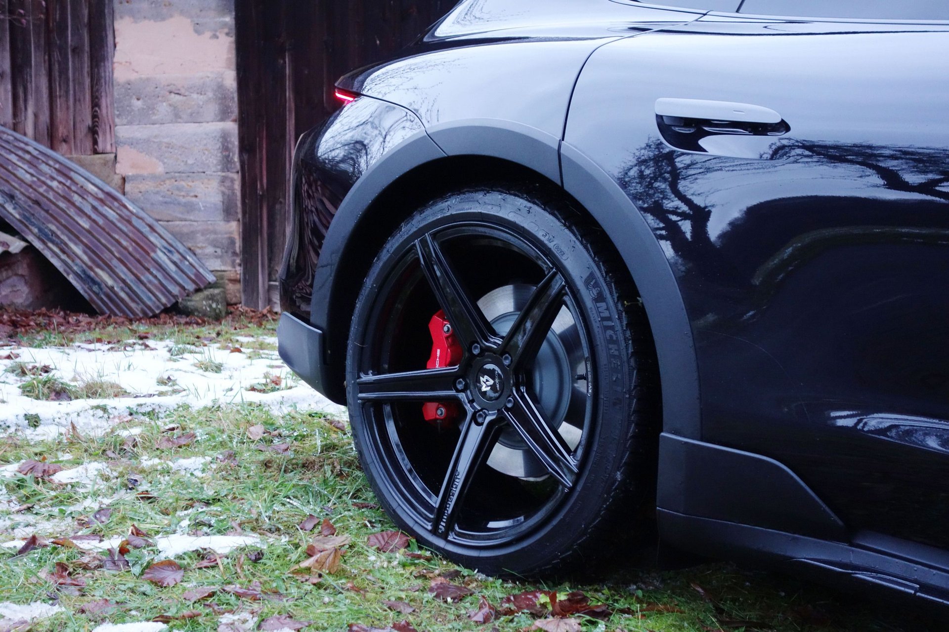 mbDESIGN 21 inch wheels for Porsche Taycan Cross Turismo