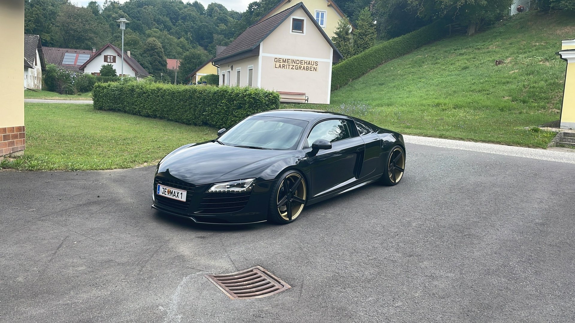AUDI R8 Coupe with mbDESIGN 20 inch wheels in special finish