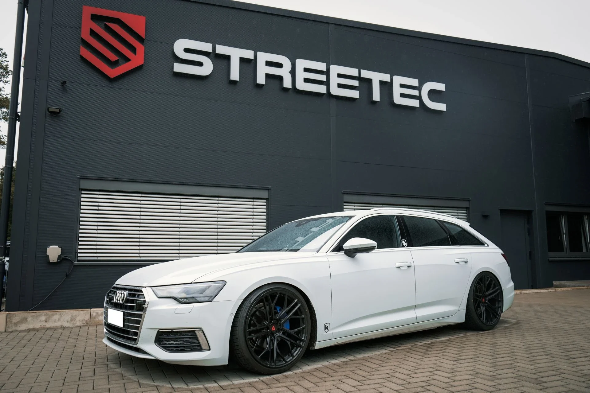AUDI A6 Avant 40 TDI with 21 inch mbDESIGN SF1 wheels