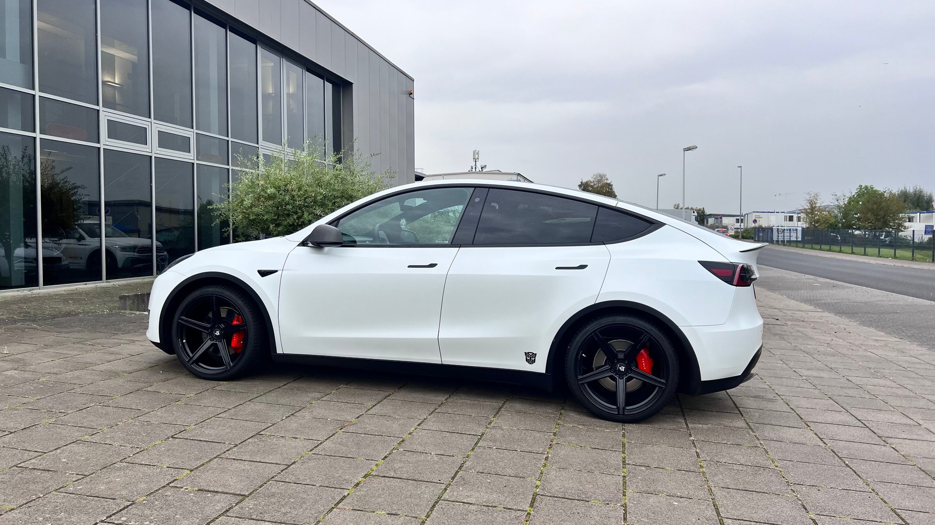 TESLA Model Y 003 - KV1 S schwarz seidenmatt
