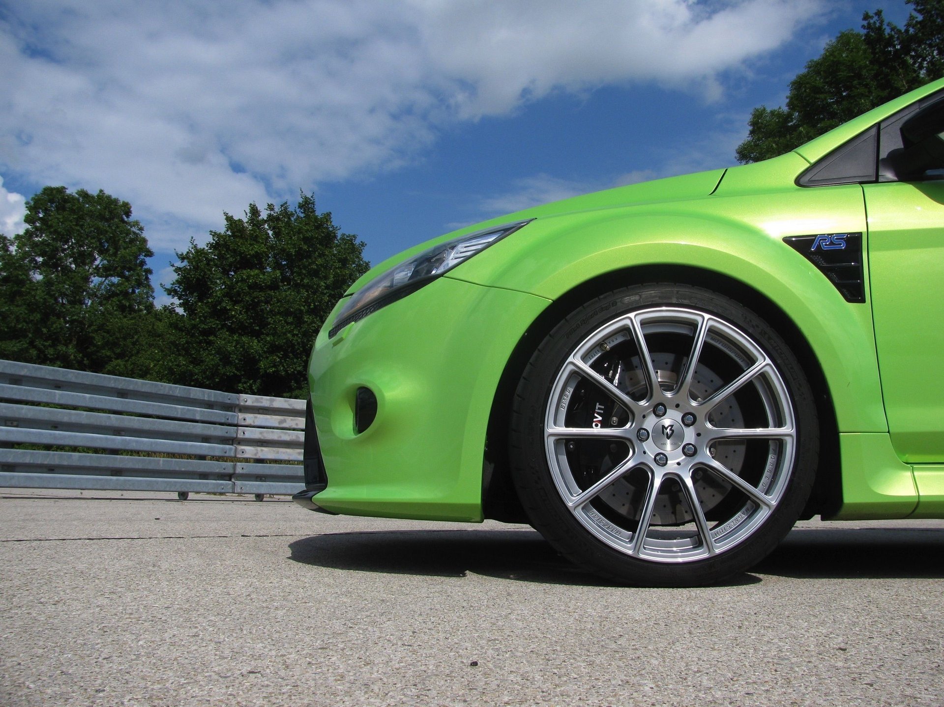 FORD Focus DYB MF1 silber glänzend