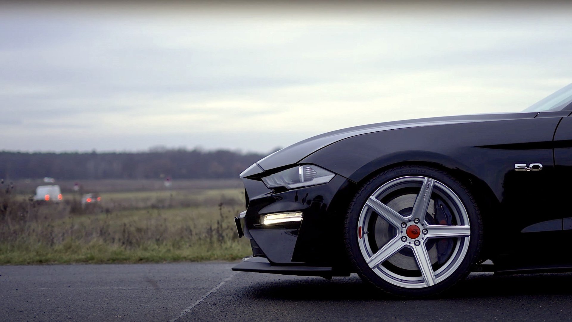 FORD Mustang LAE KV1 silber glänzend