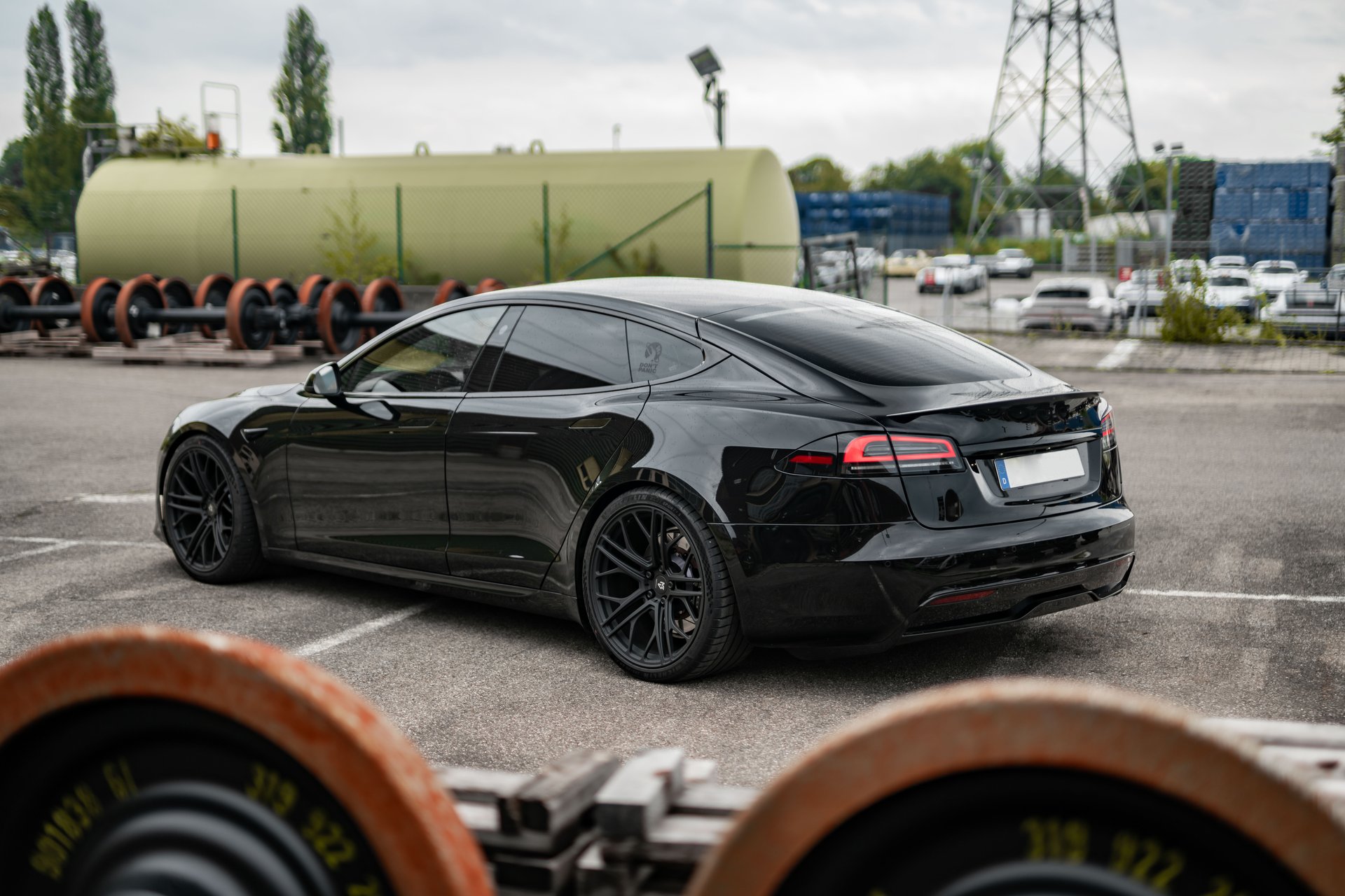 TESLA Model S Long Range with 21 inch mbDESIGN SF1 wheels