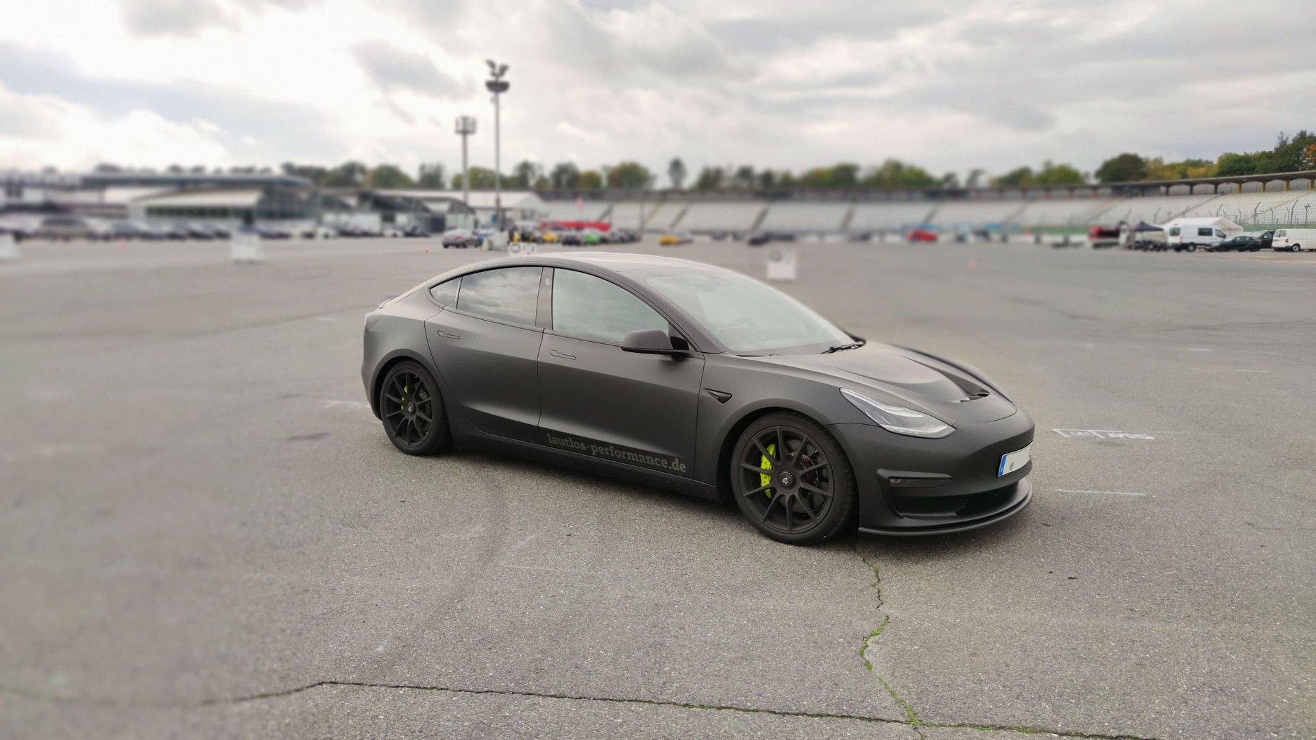 TESLA Model 3 003 - MF1 schwarz stumpfmatt