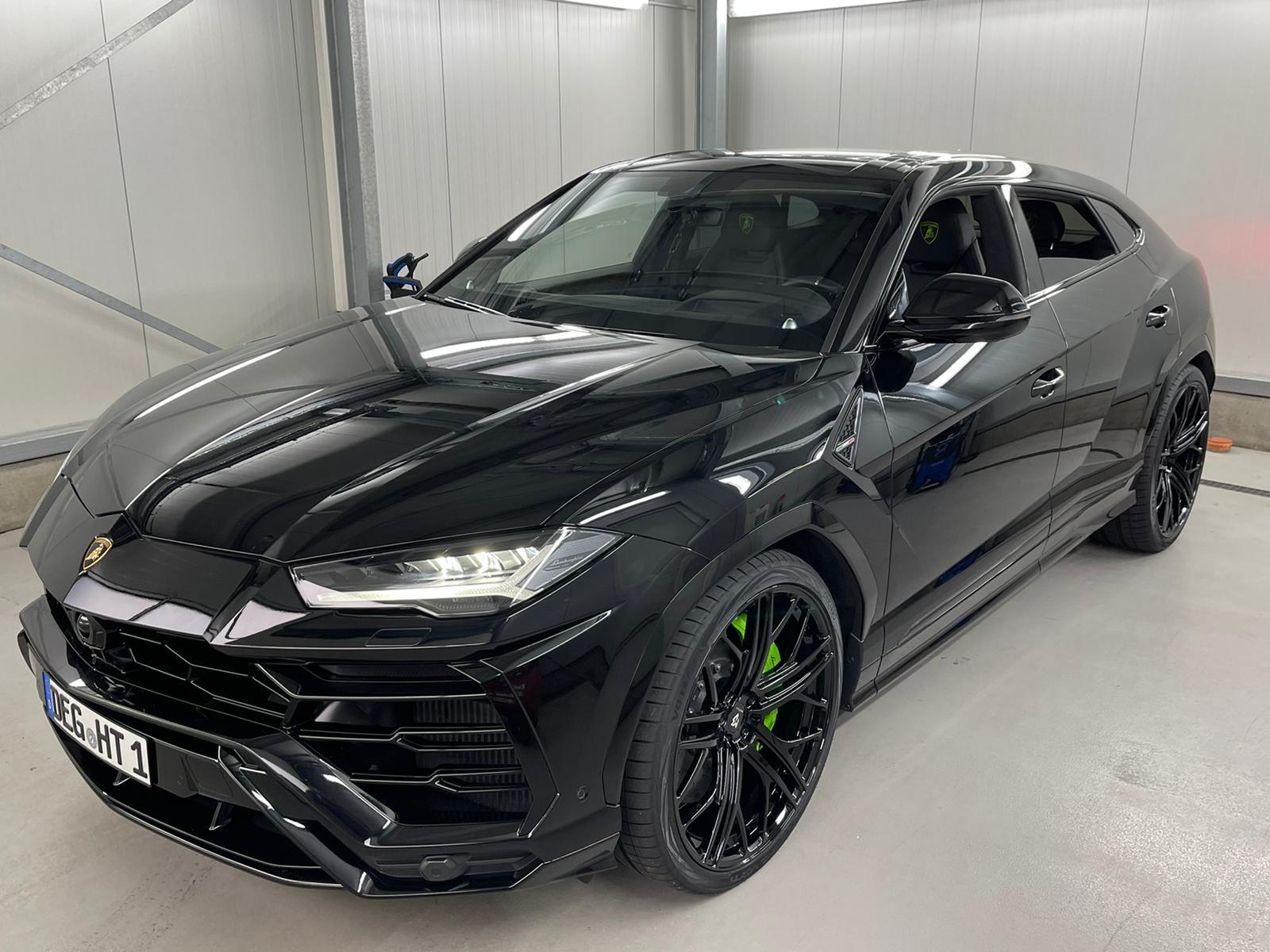 LAMBORGHINI Urus 636 - SF1 schwarz glänzend