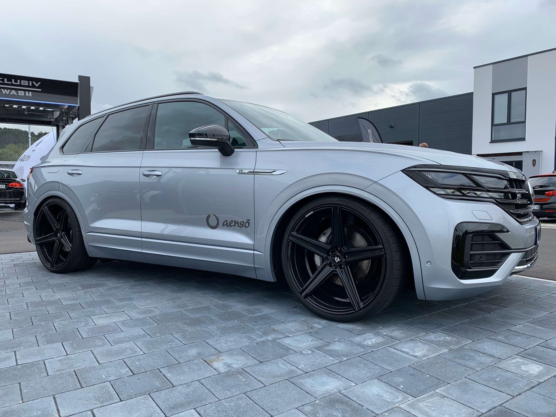 VOLKSWAGEN Touareg CR KV1 schwarz glänzend