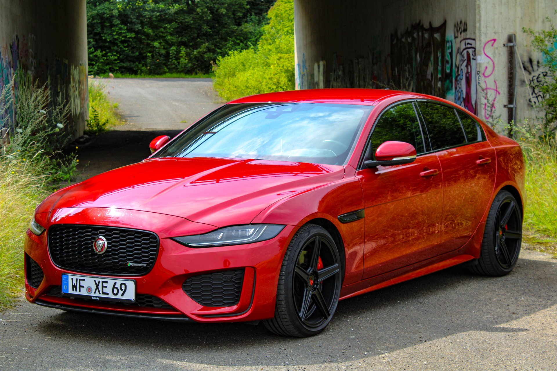 JAGUAR XE JA - KV1 schwarz seidenmatt