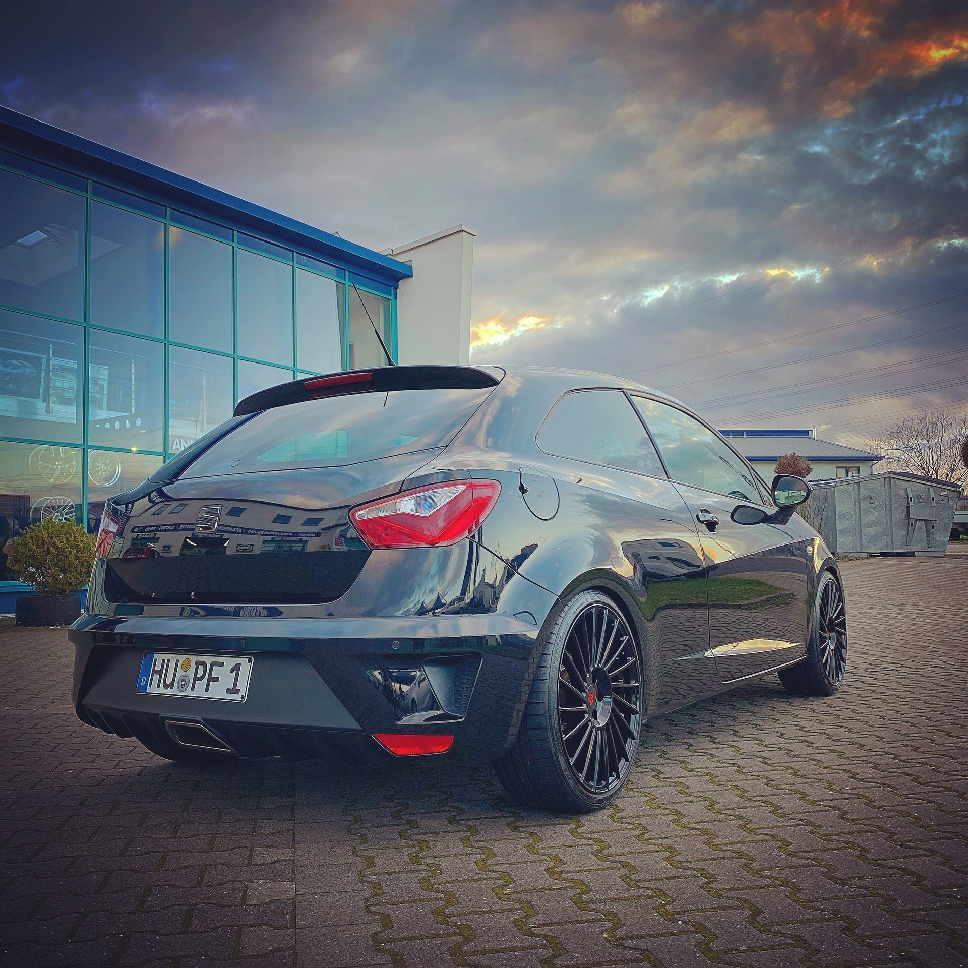 SEAT Ibiza 6J - VR3 schwarz glänzend