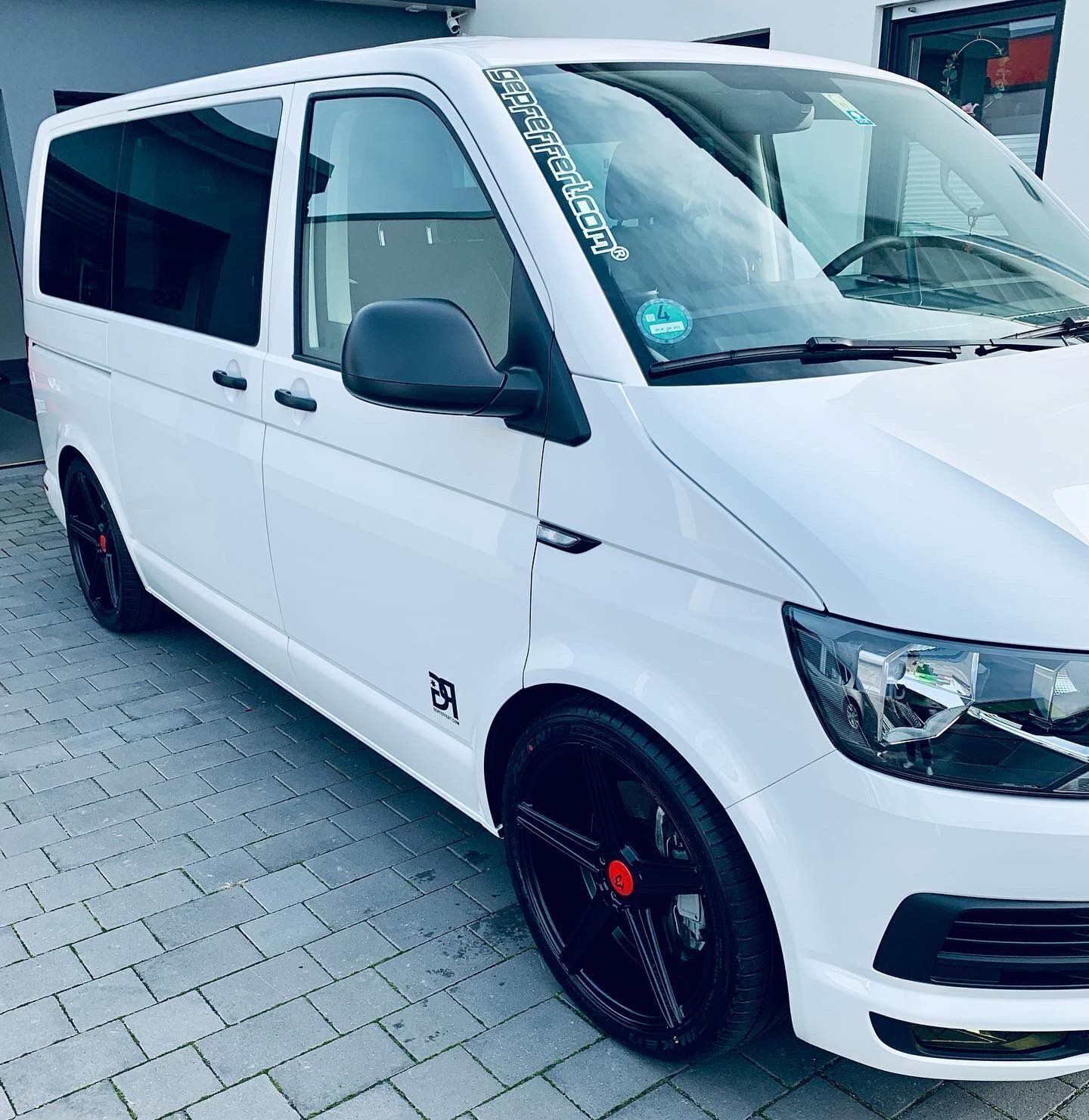 VOLKSWAGEN T6 Bus Multivan 7HC - KV1 schwarz seidenmatt
