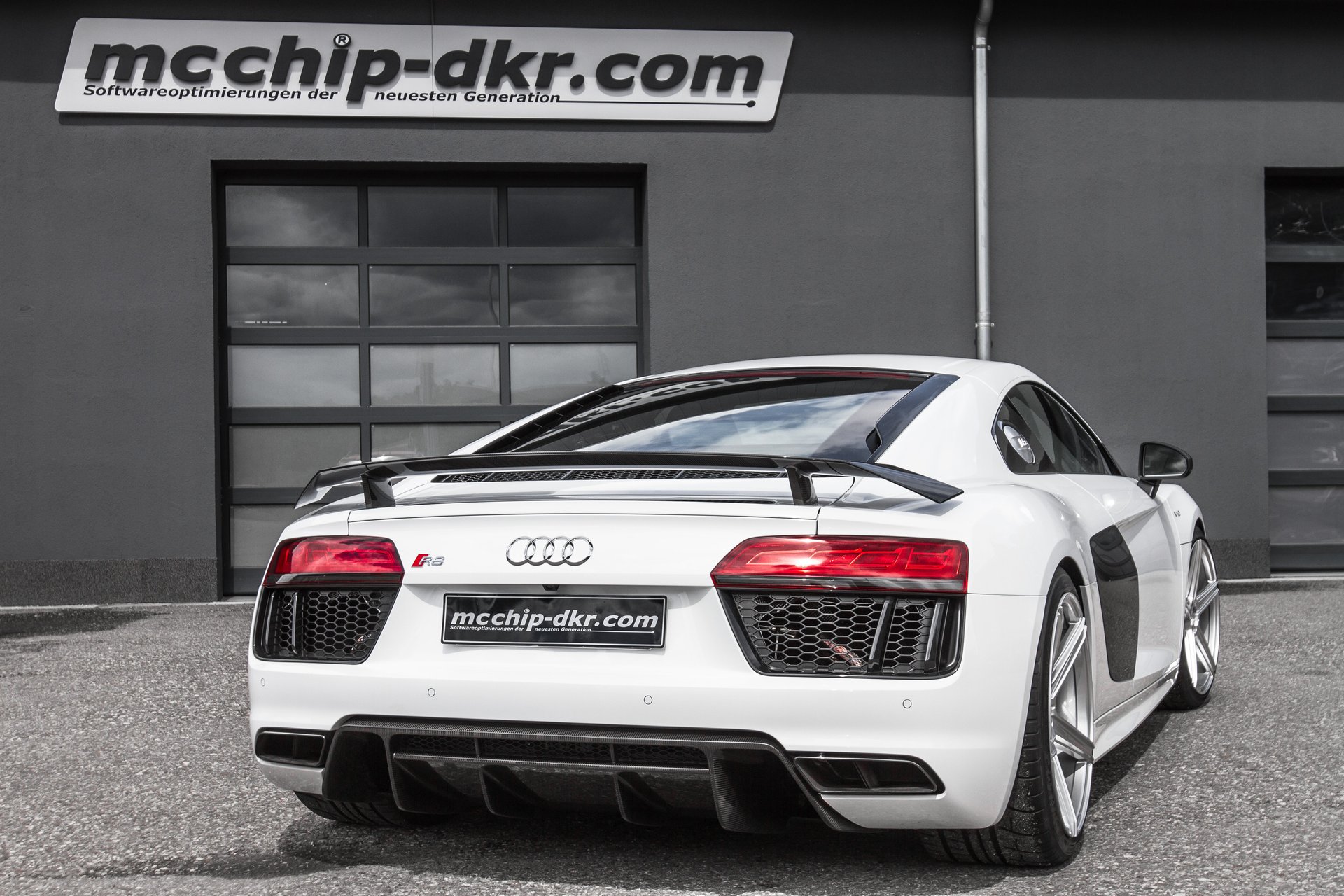 AUDI R8 Coupe with 20 inch KV1 wheels in silver glossy