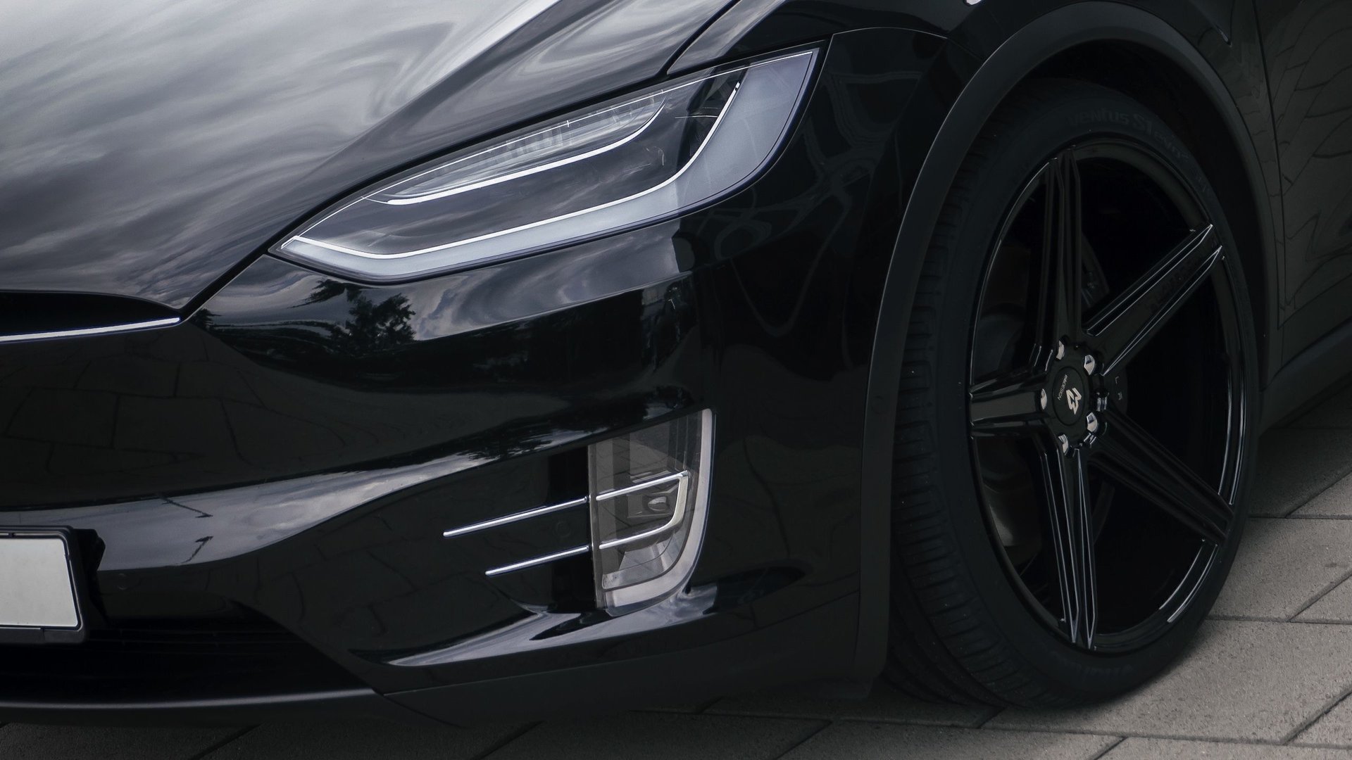 TESLA Model X 100D with 22 inch mbDESIGN wheels