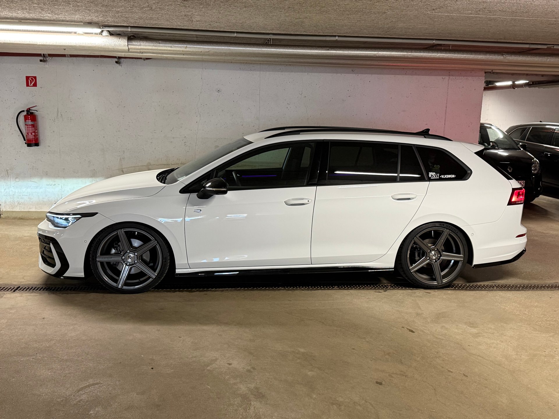 VOLKSWAGEN Golf 8 Variant CDV 2.0 TDI KV1 grau glänzend