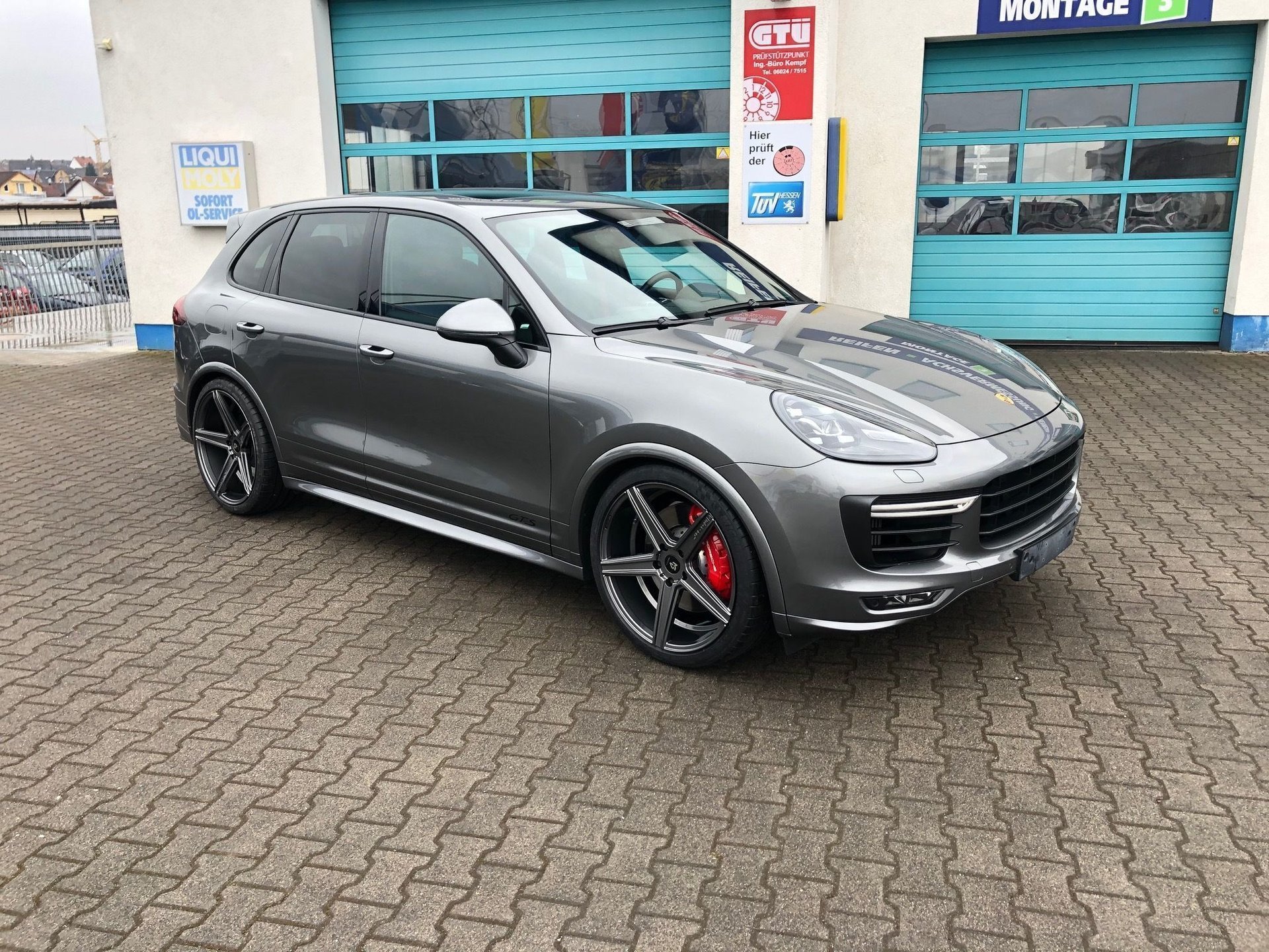 PORSCHE Cayenne 92A KV1 grau glänzend