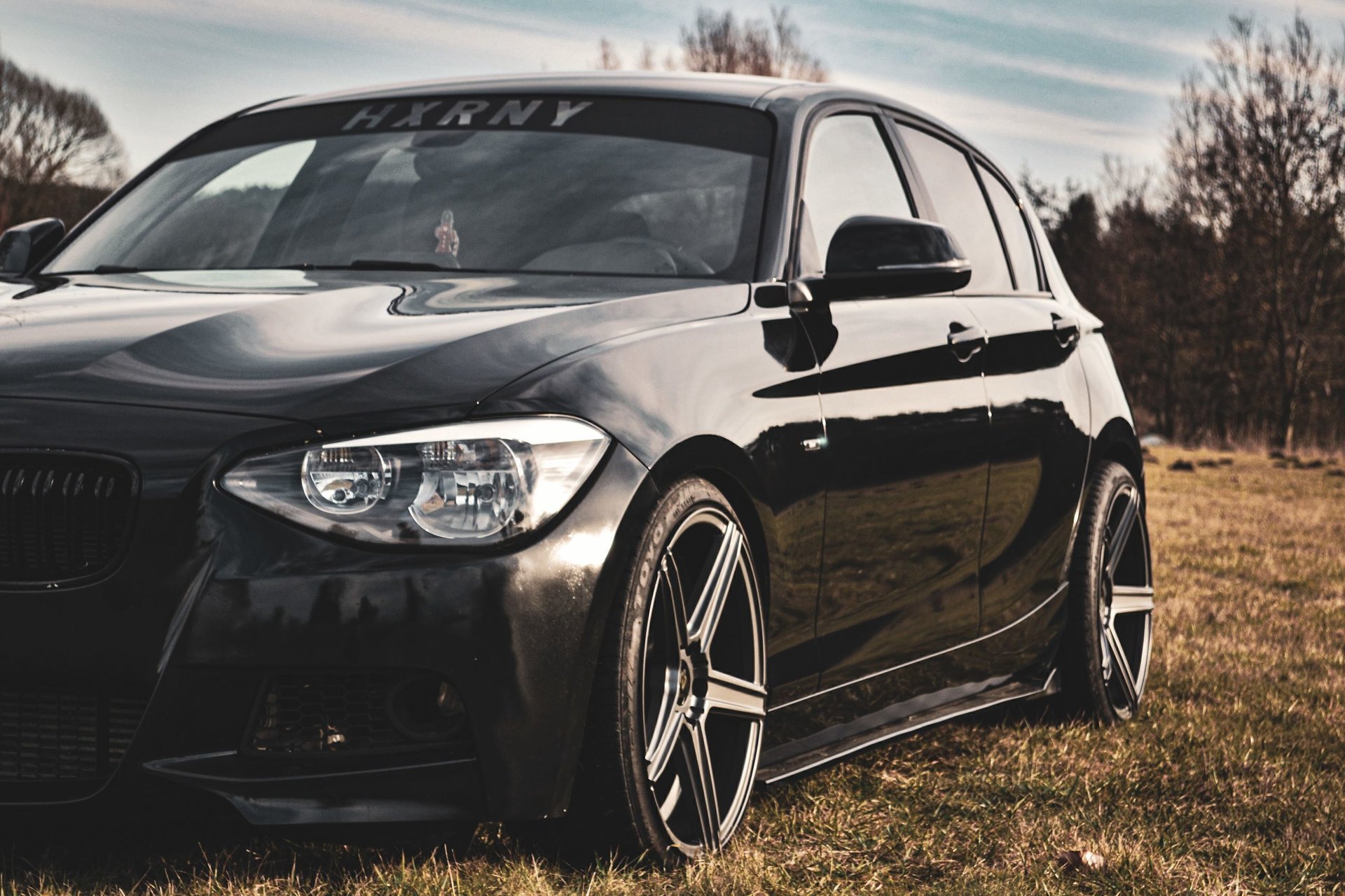 BMW 1er 3T 1K2 KV1 grau glänzend