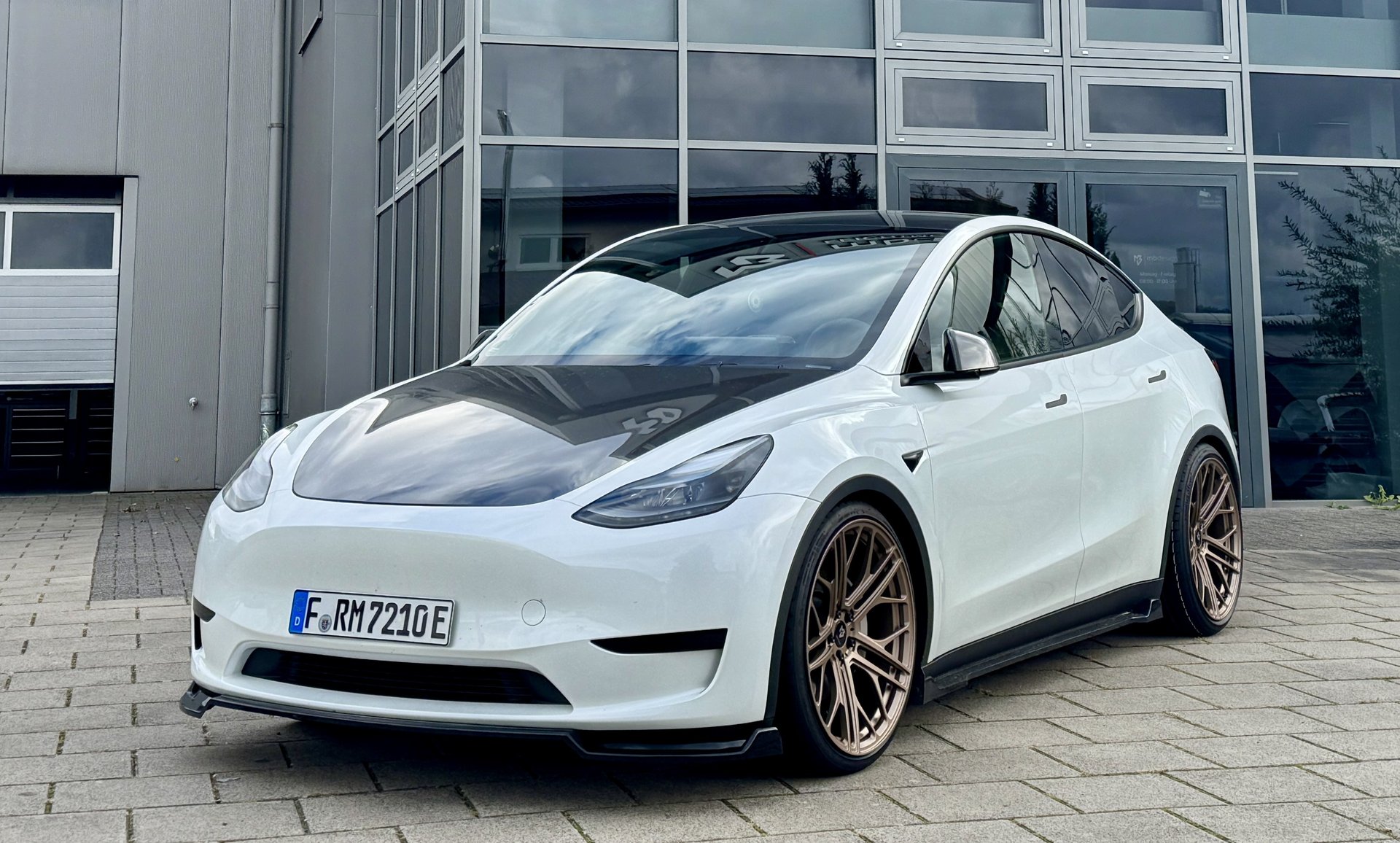 TESLA Model Y 003 - SF1 bronze light matt