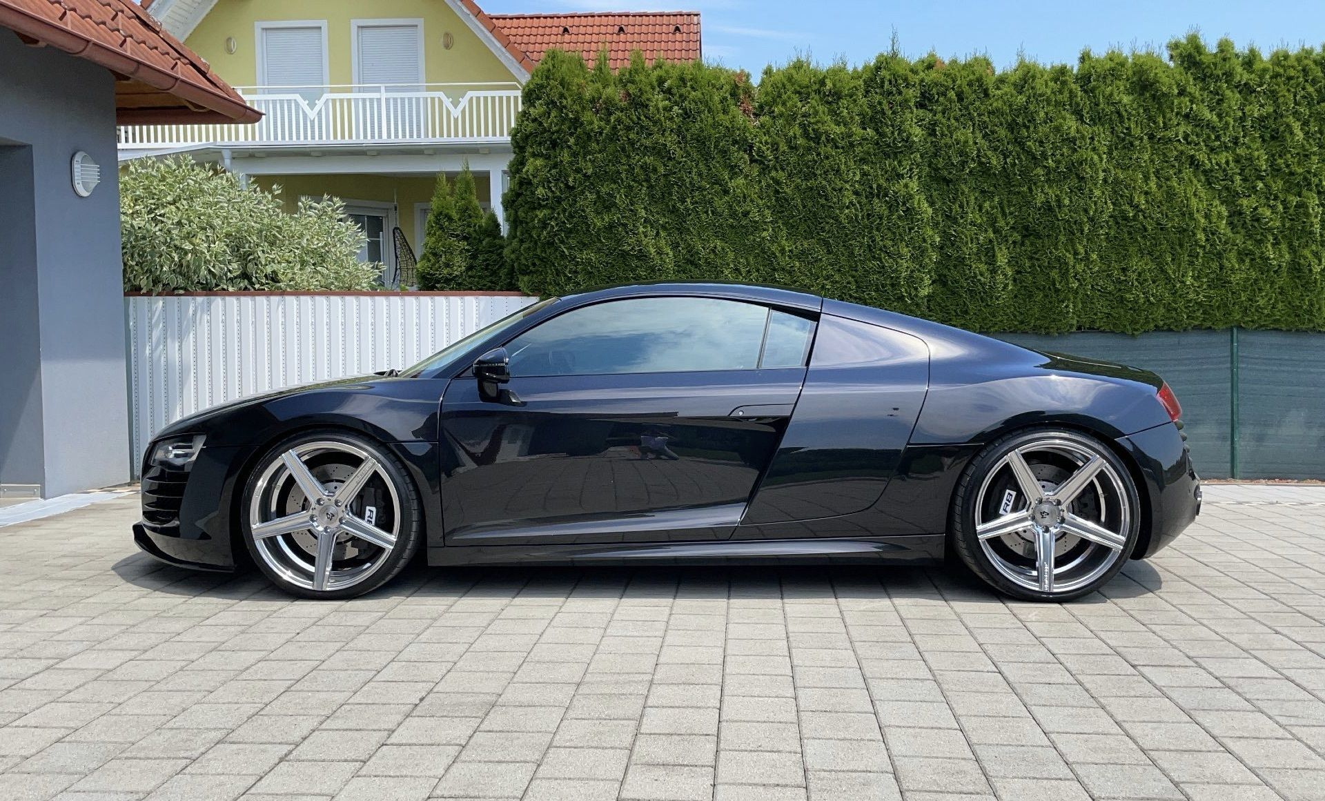 AUDI R8 Coupe 42 - KV1 silber glänzend