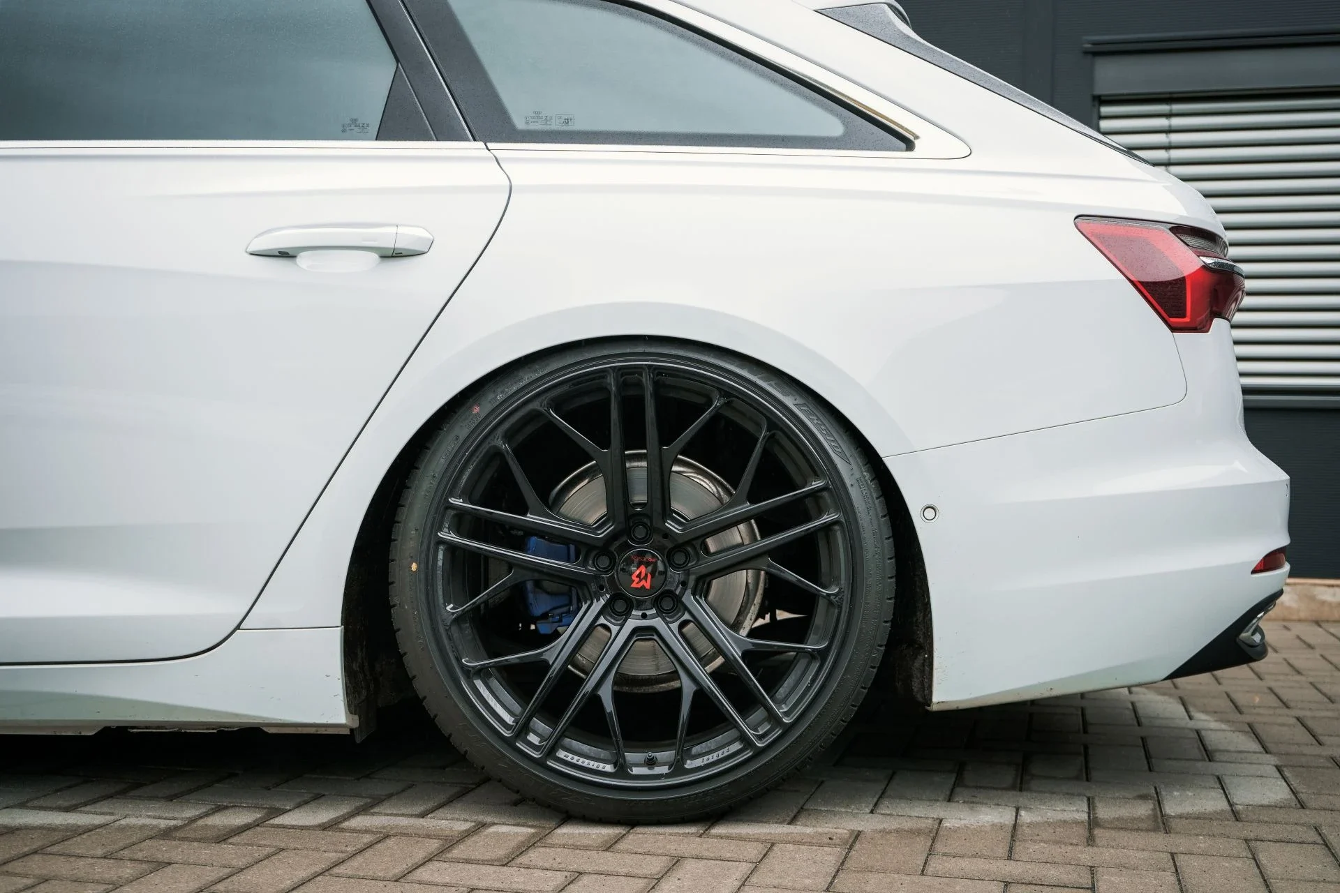AUDI A6 Avant 40 TDI with 21 inch mbDESIGN SF1 wheels