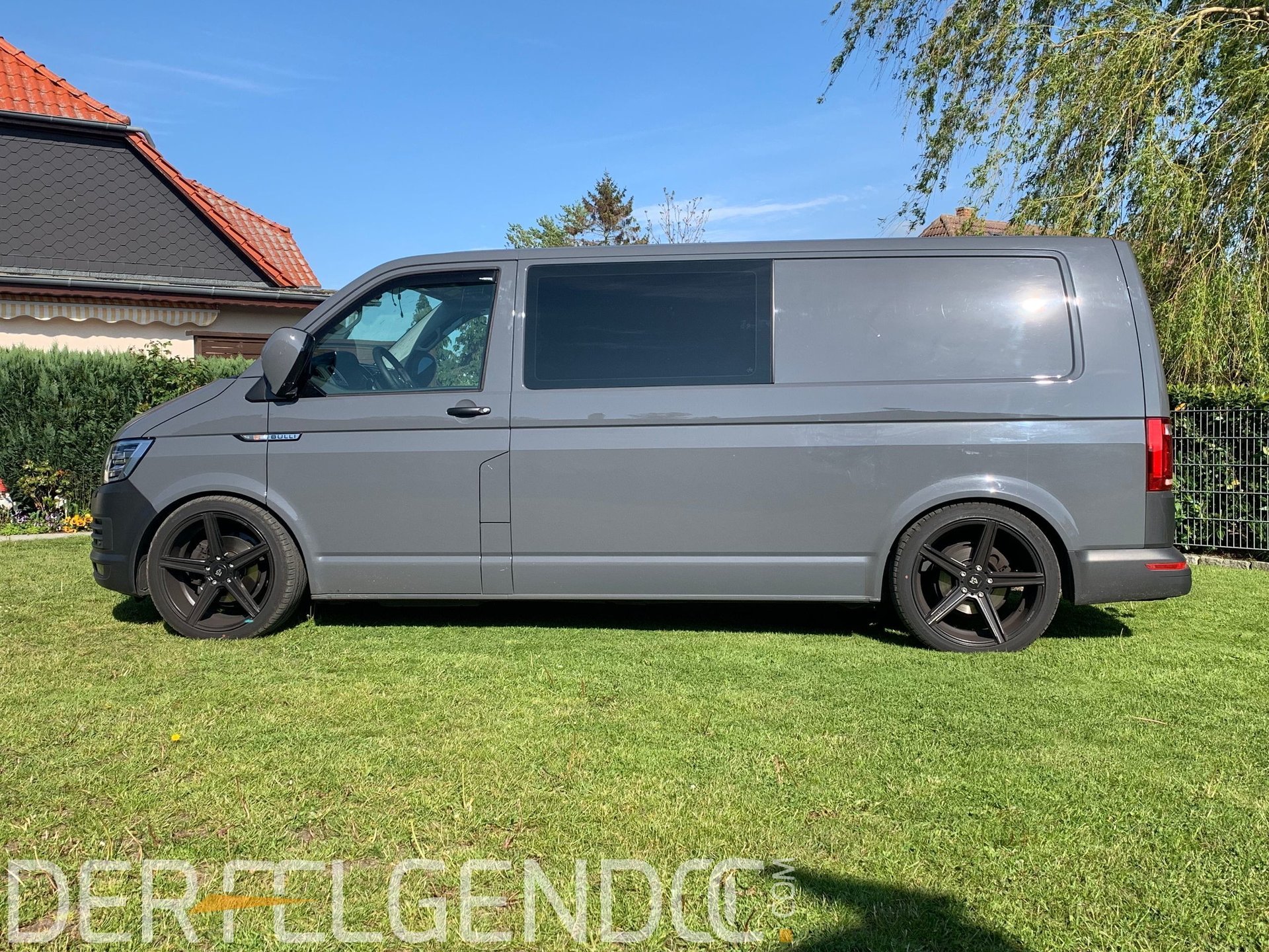 VOLKSWAGEN T6 Bus Multivan 7HC KV1 schwarz glänzend