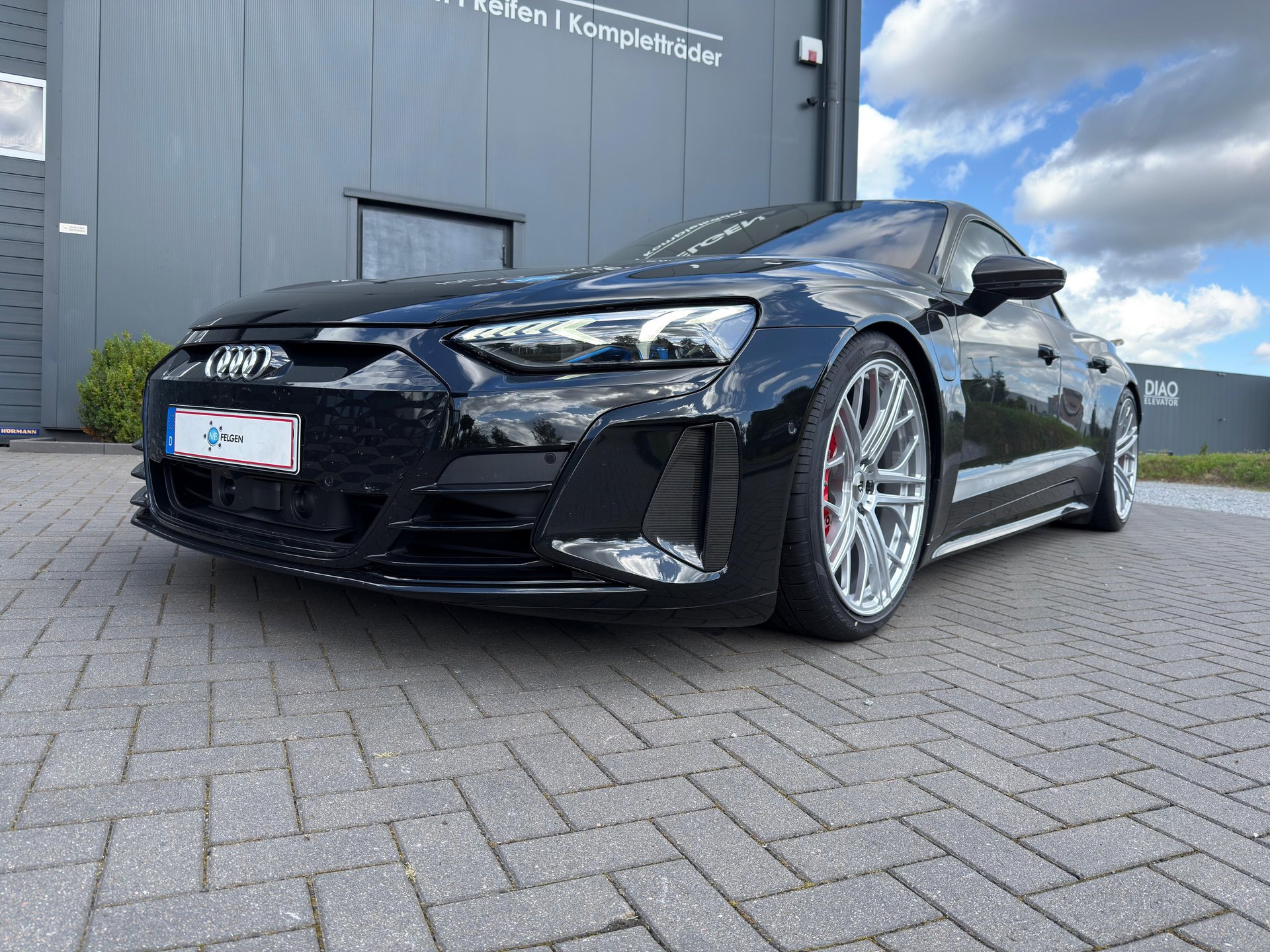 AUDI RS e-tron GT Quattro with mbDESIGN Wheels