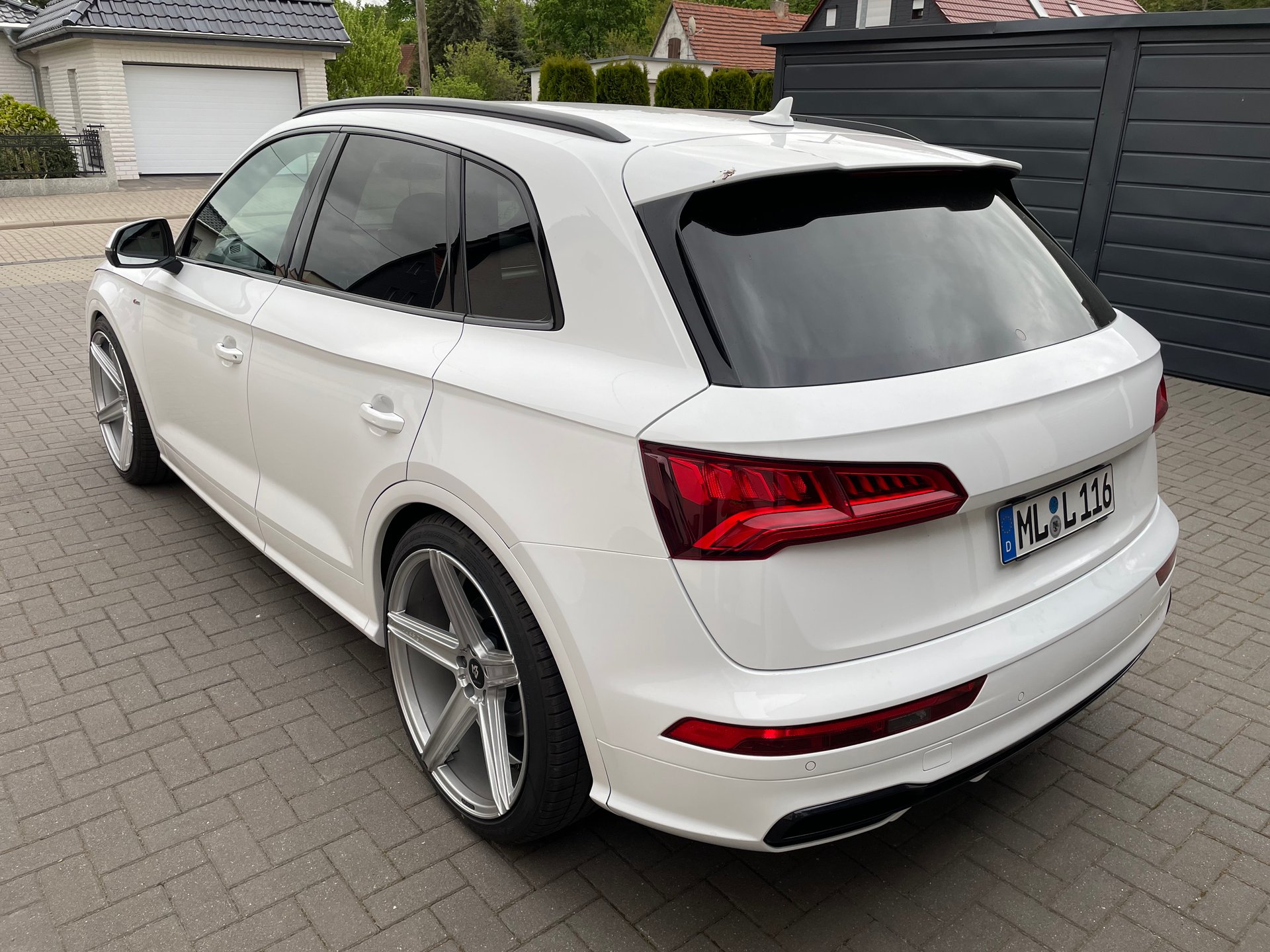 AUDI Q5 FY 50 TDI Quattro with 22-inch mbDESIGN wheels