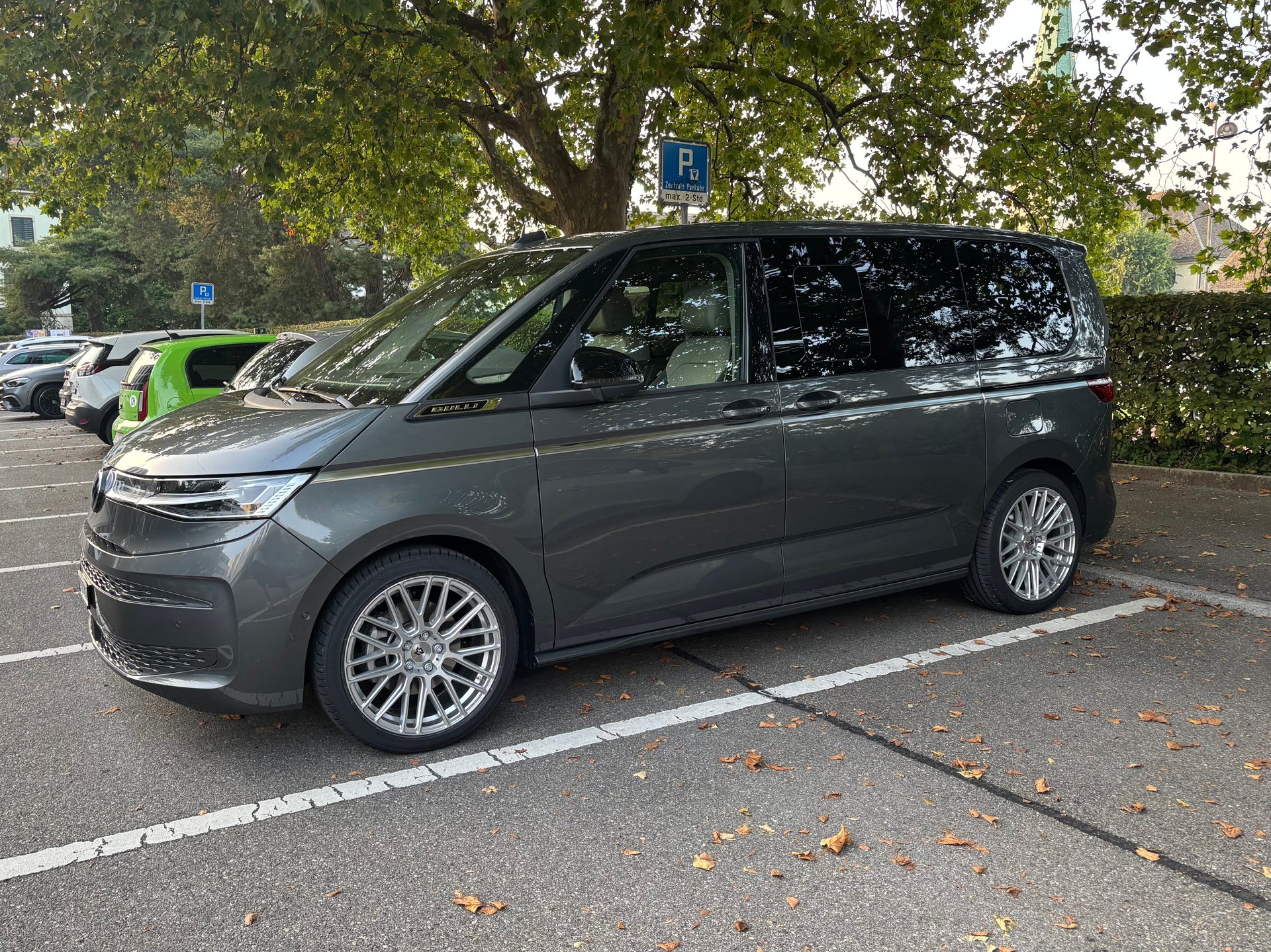 VW T7 Multivan ST with 20 inch KV4 in gloss silver