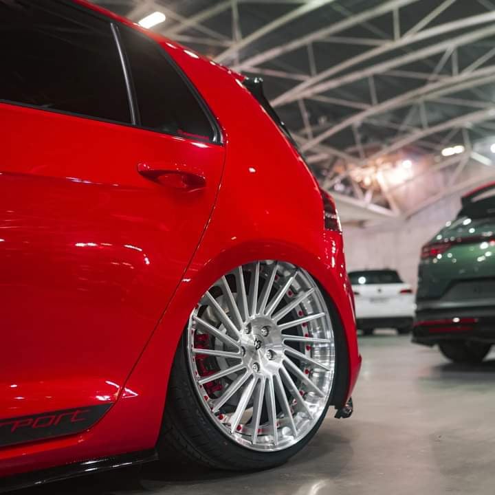 VOLKSWAGEN Golf 7 GTI with mbDESIGN 20 inch alloy wheels