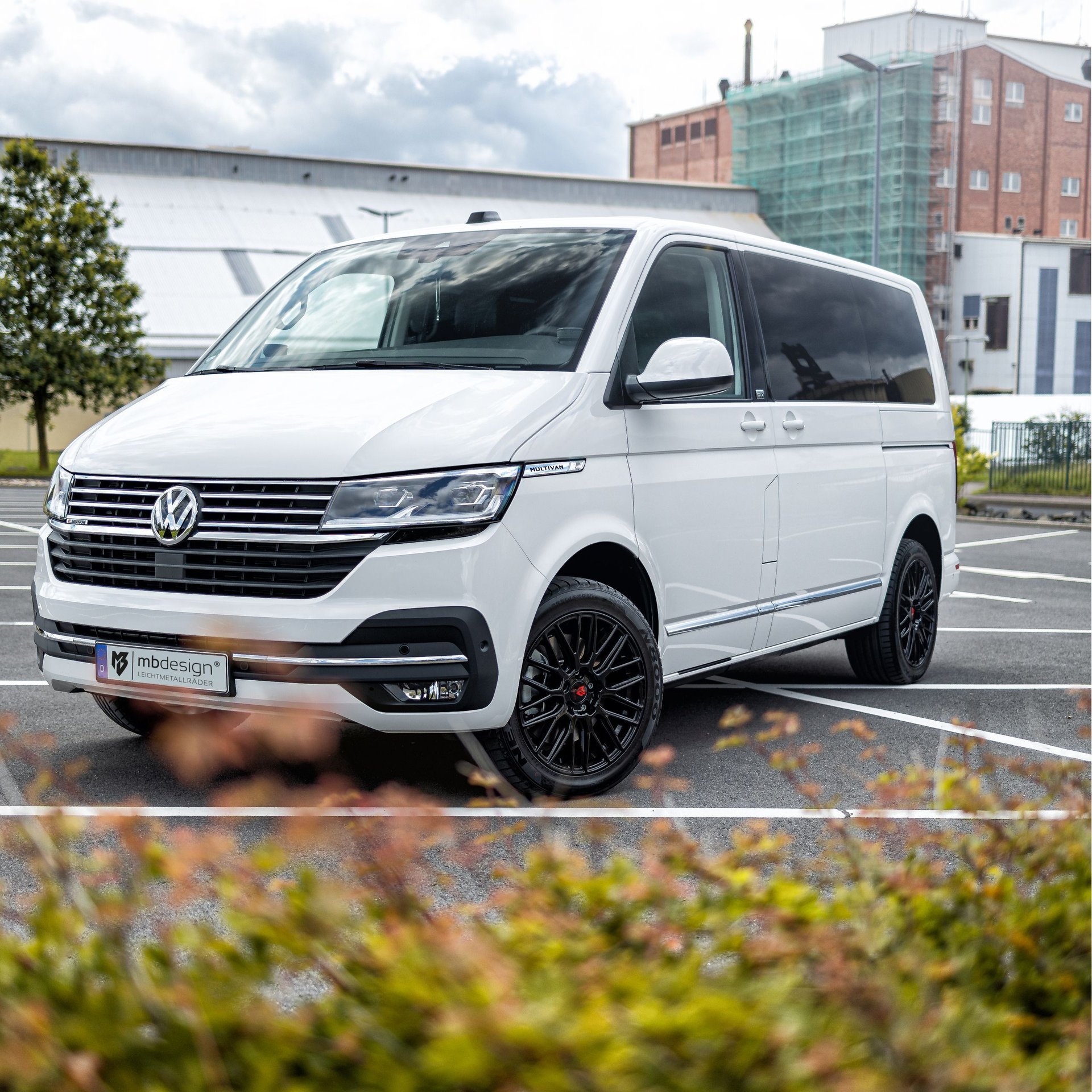 VOLKSWAGEN T6.1 Bus Multivan 7HC - KV4 schwarz glänzend
