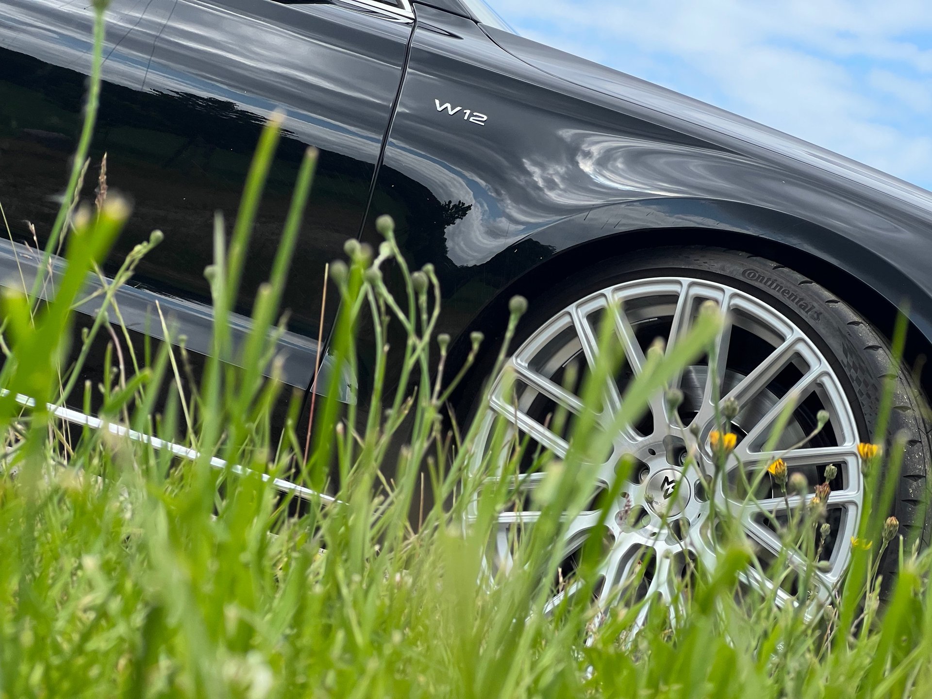 AUDI A8 with mbDESIGN 22-inch alloy wheels & complete set