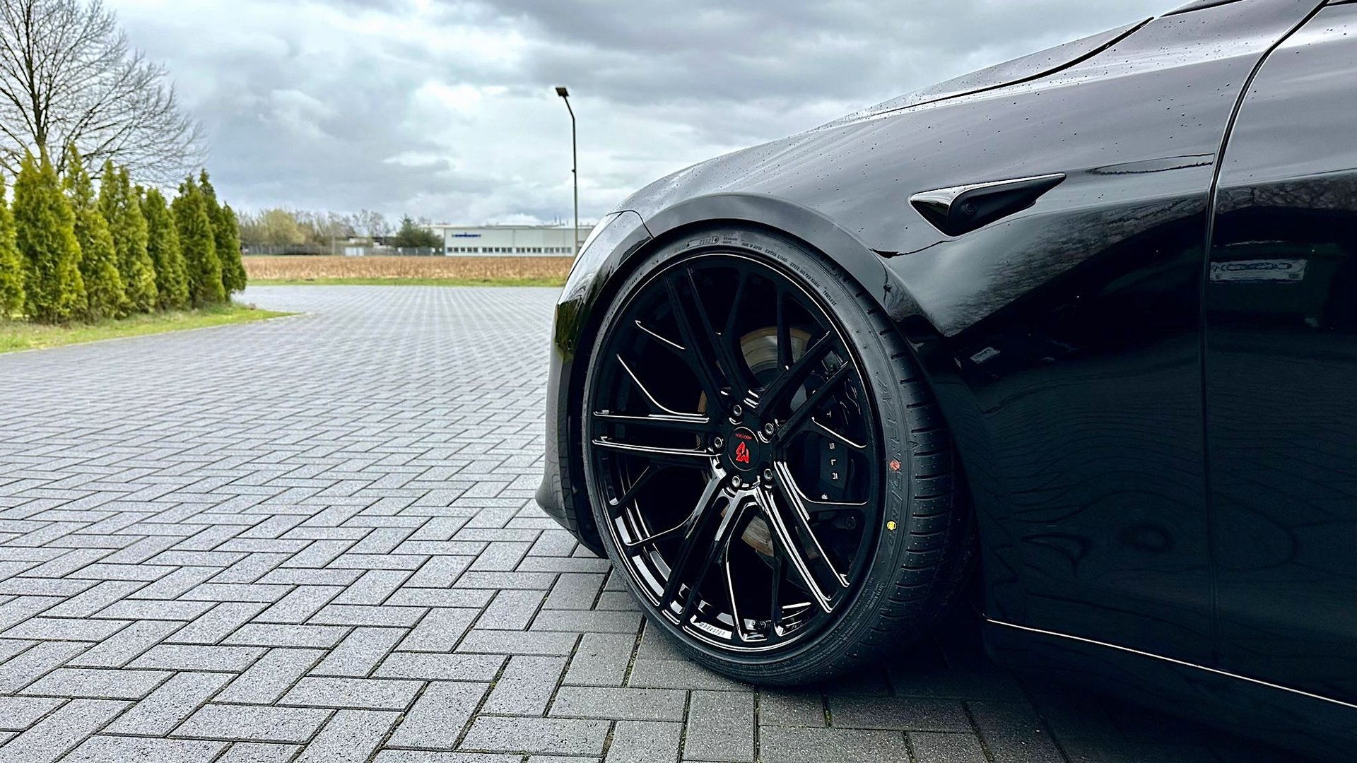 TESLA Model S Plaid with mbDESIGN 22" wheels – configure now