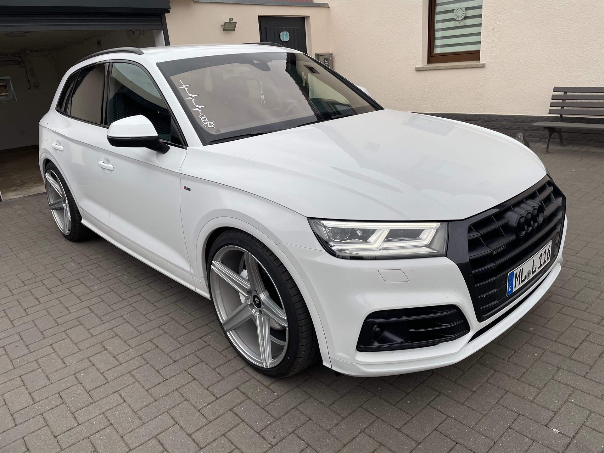AUDI Q5 FY 50 TDI Quattro with 22-inch mbDESIGN wheels