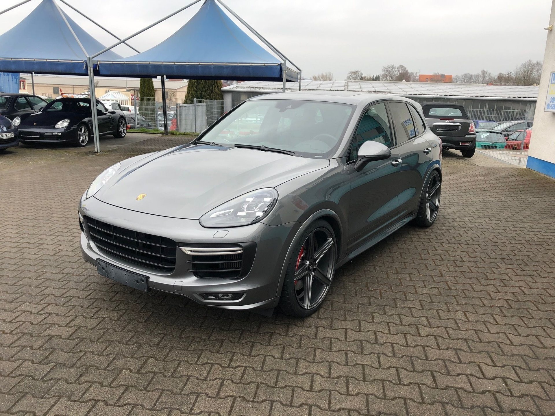 PORSCHE Cayenne 92A KV1 grau glänzend