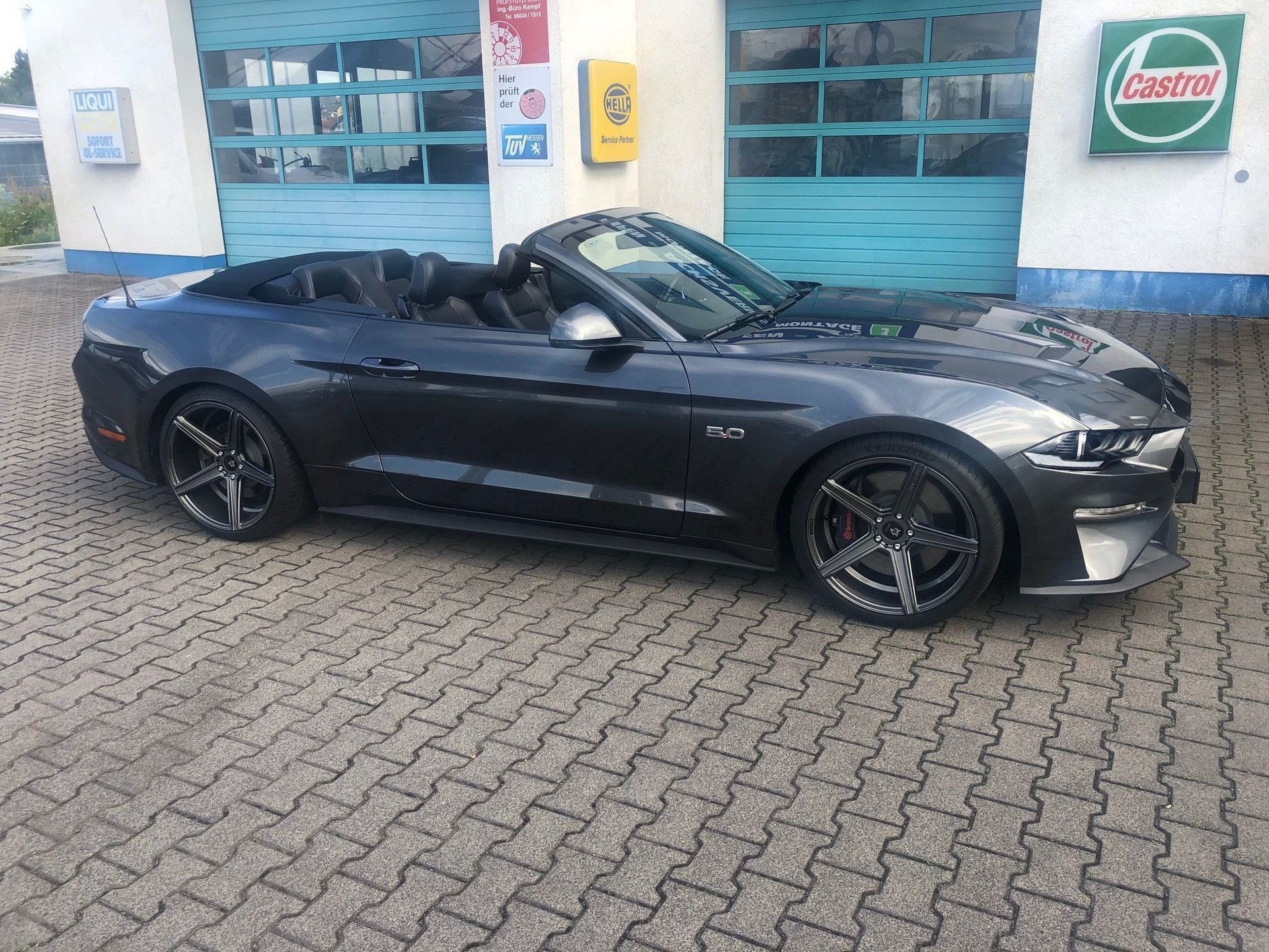 FORD Mustang LAE KV1 grau glänzend