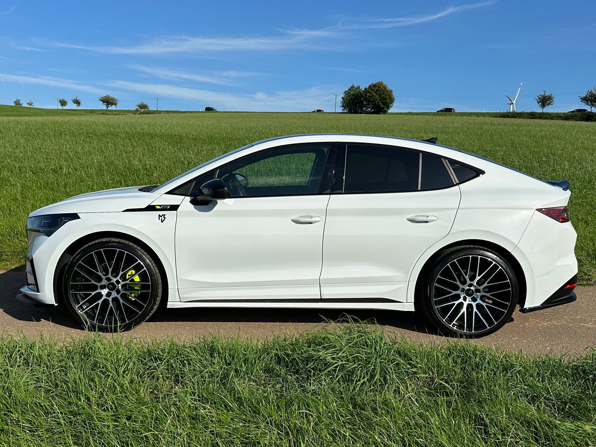 SKODA Enyaq NY - KV4 schwarz glänzend poliert