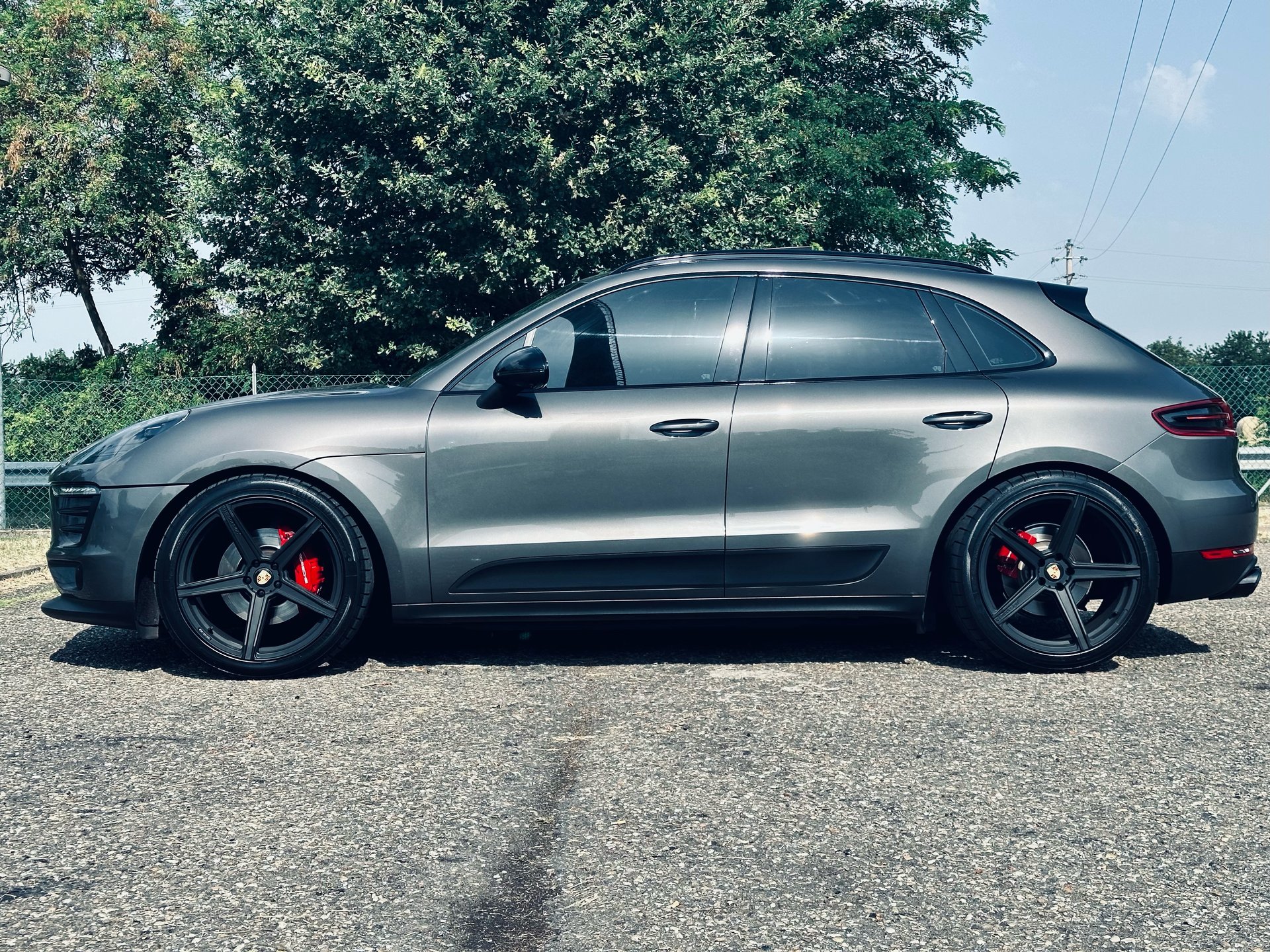 PORSCHE Macan S Diesel with mbDESIGN 21 inch wheels