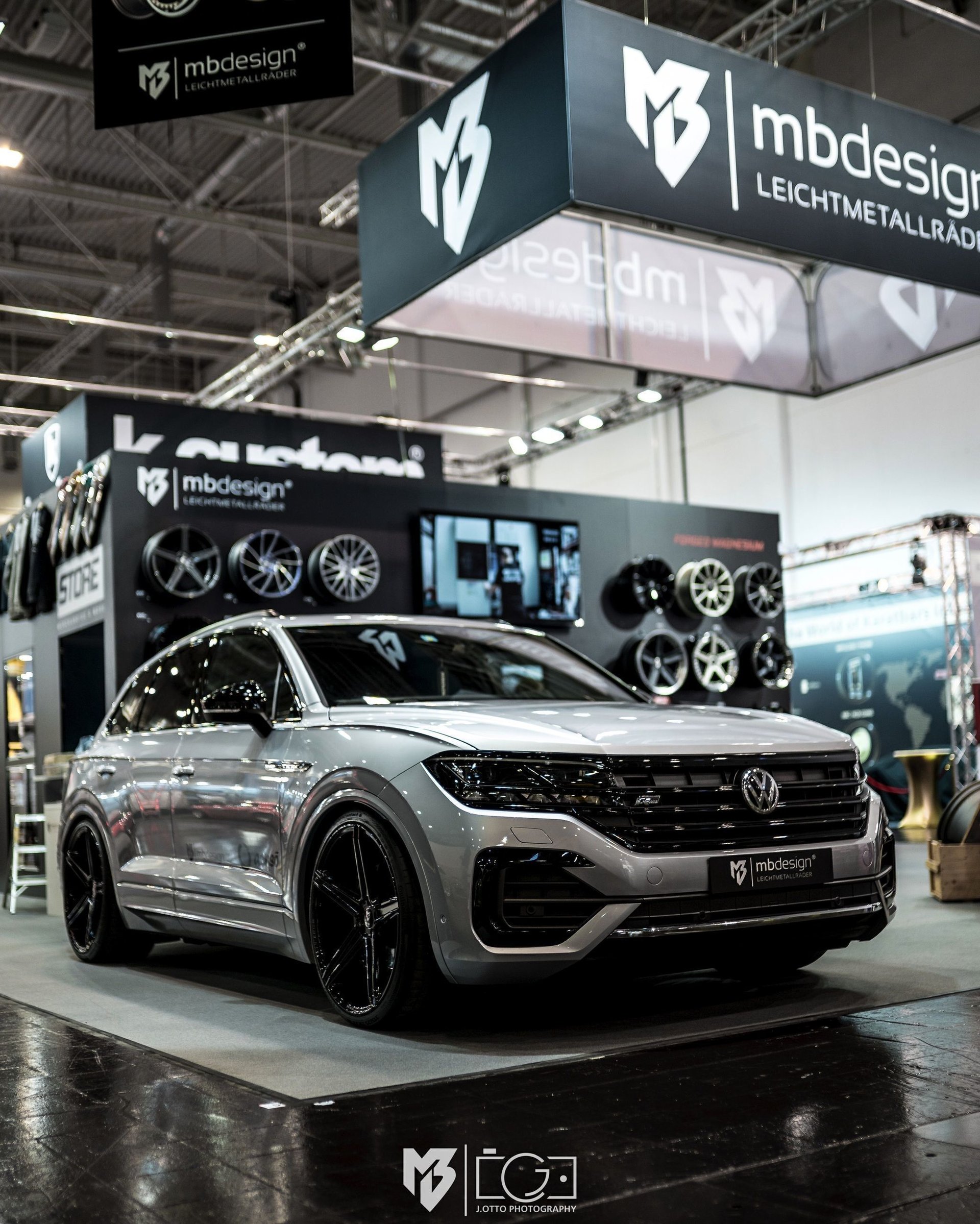 VOLKSWAGEN Touareg CR KV1 schwarz glänzend