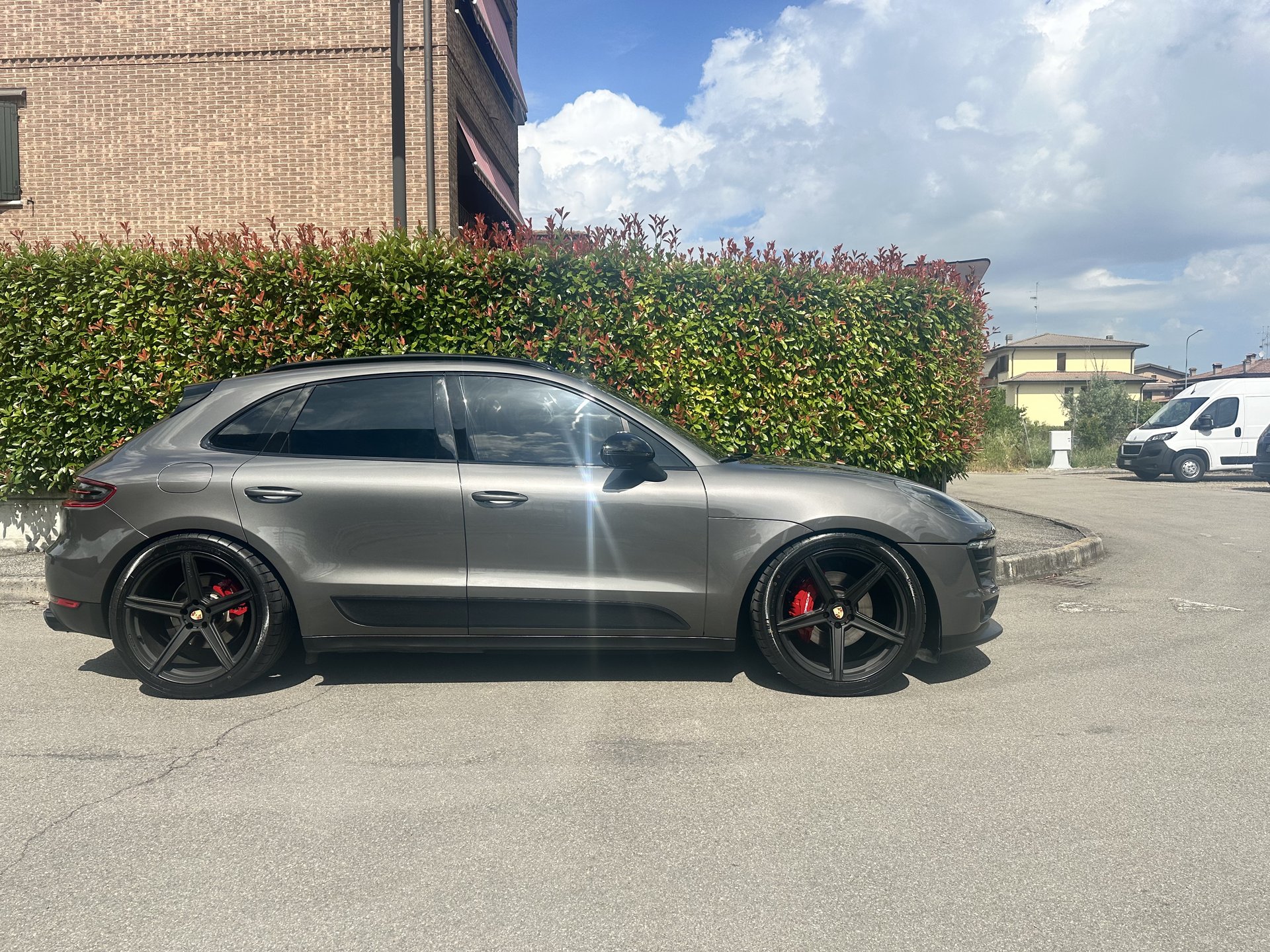 PORSCHE Macan S Diesel with mbDESIGN 21 inch wheels
