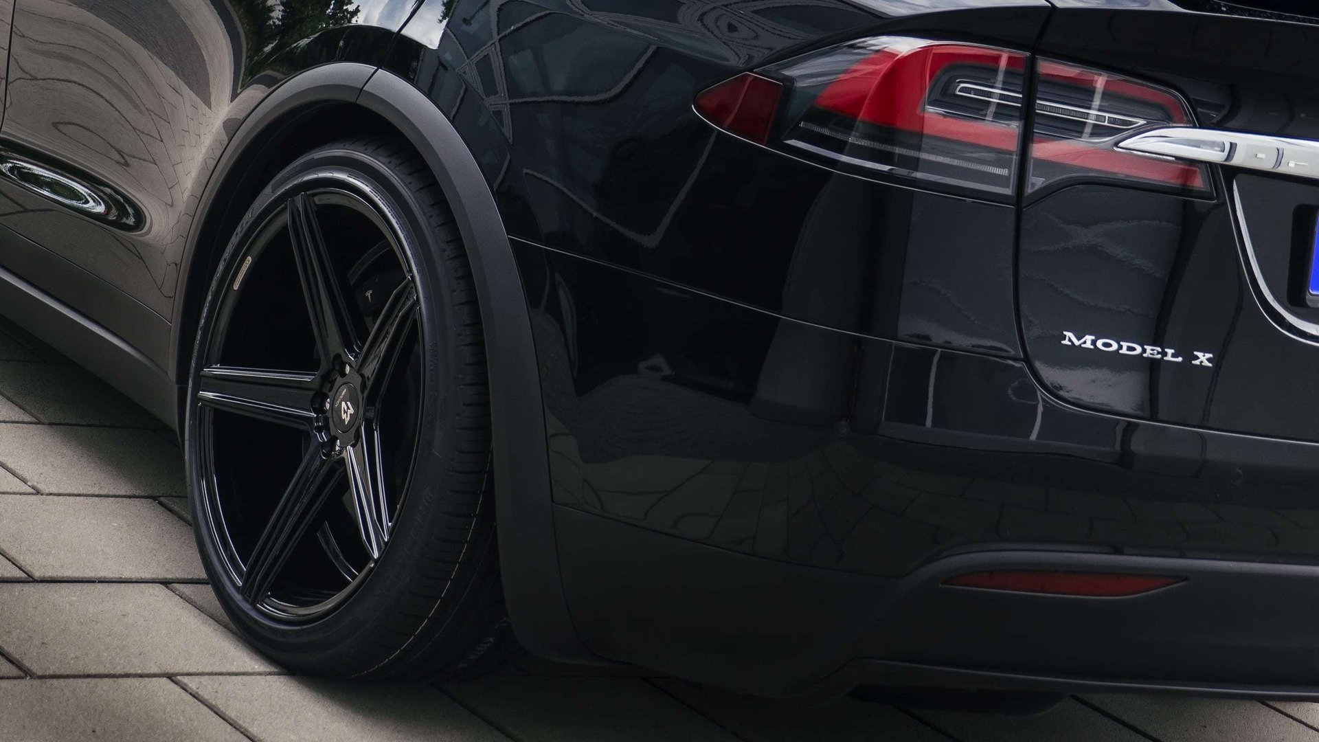 TESLA Model X 100D with 22 inch mbDESIGN wheels