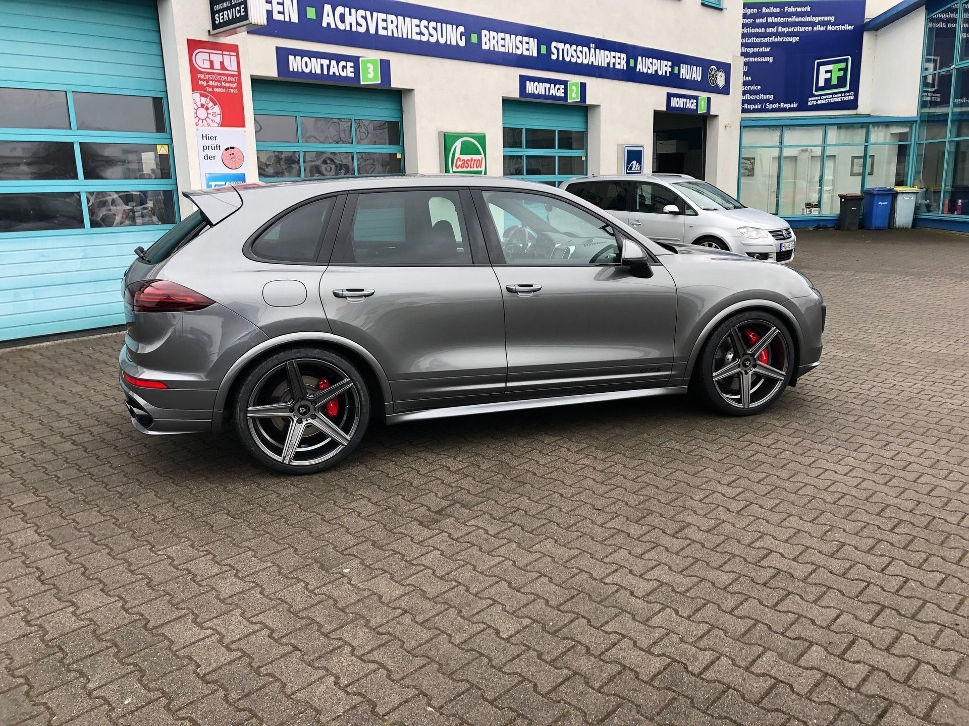 PORSCHE Cayenne 92A KV1 grau glänzend