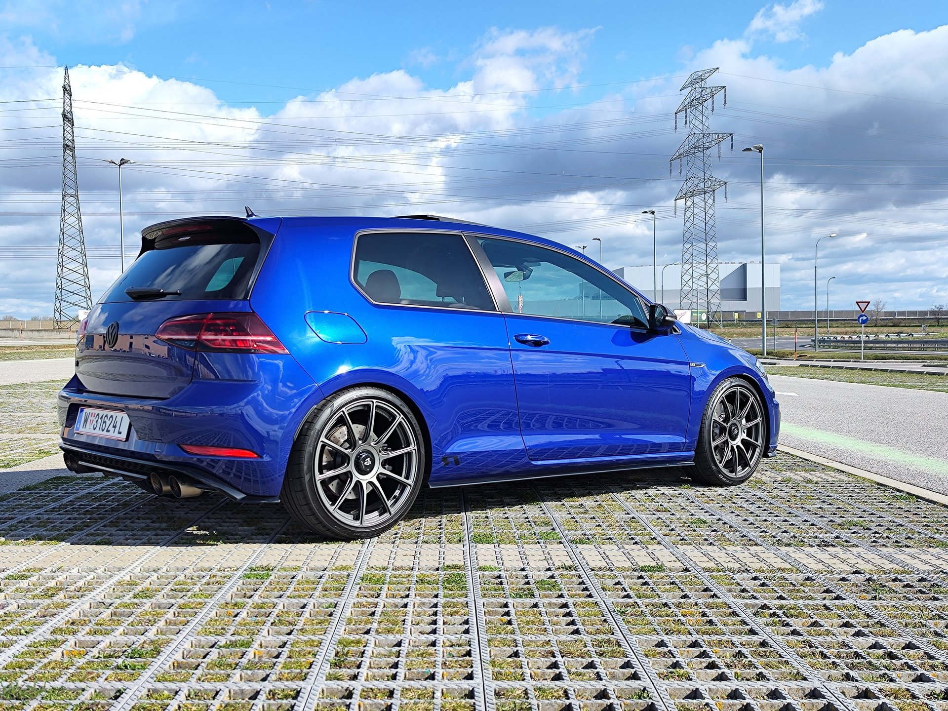 VOLKSWAGEN Golf 7 R AU - MF1 grau matt