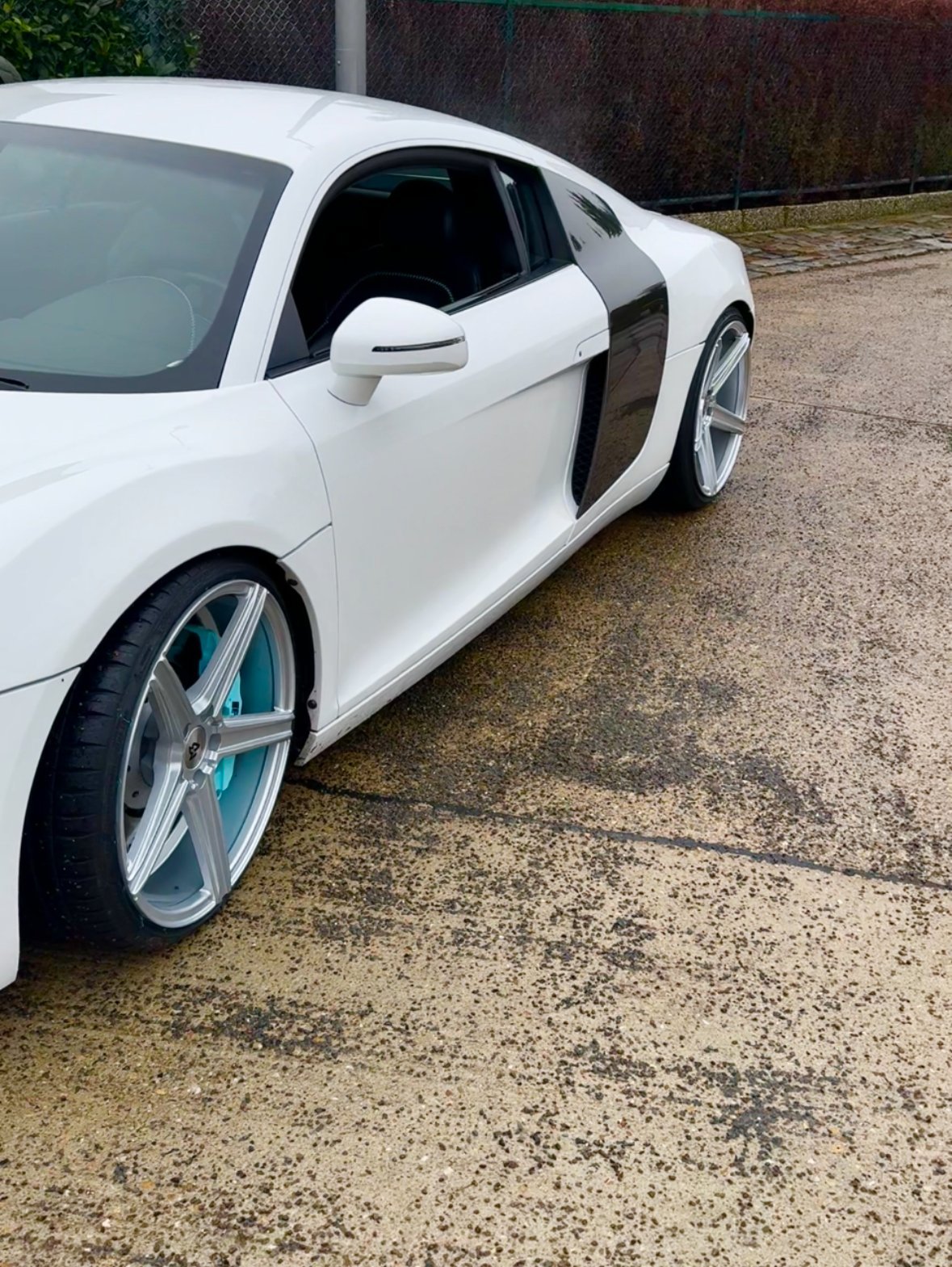 AUDI R8 Coupe 42 KV1 silber glänzend