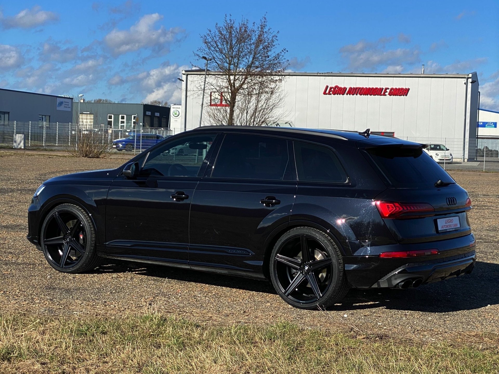 AUDI SQ7 with mbDESIGN 23 inch alloy wheels | Summer complete set