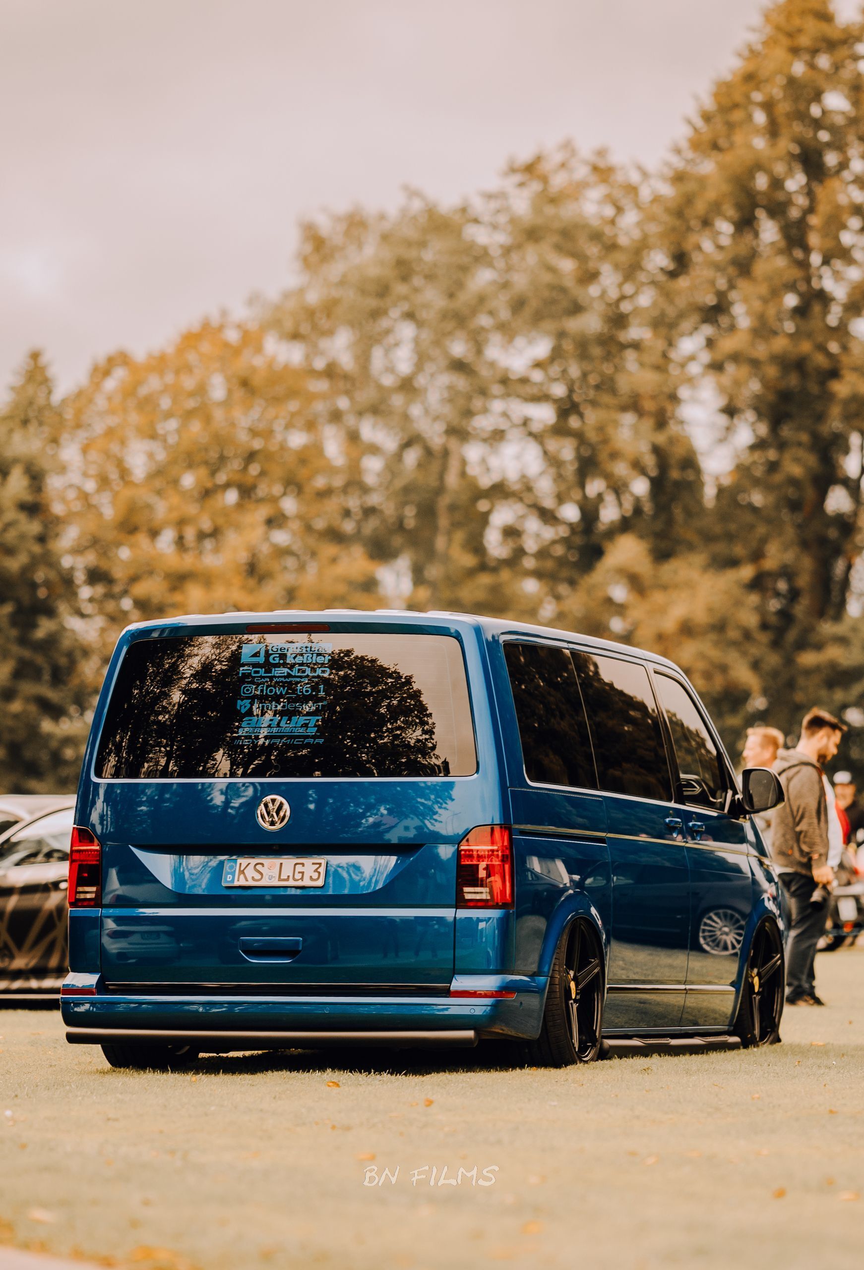VOLKSWAGEN T6.1 Bus Multivan 7HC KV1 schwarz glänzend