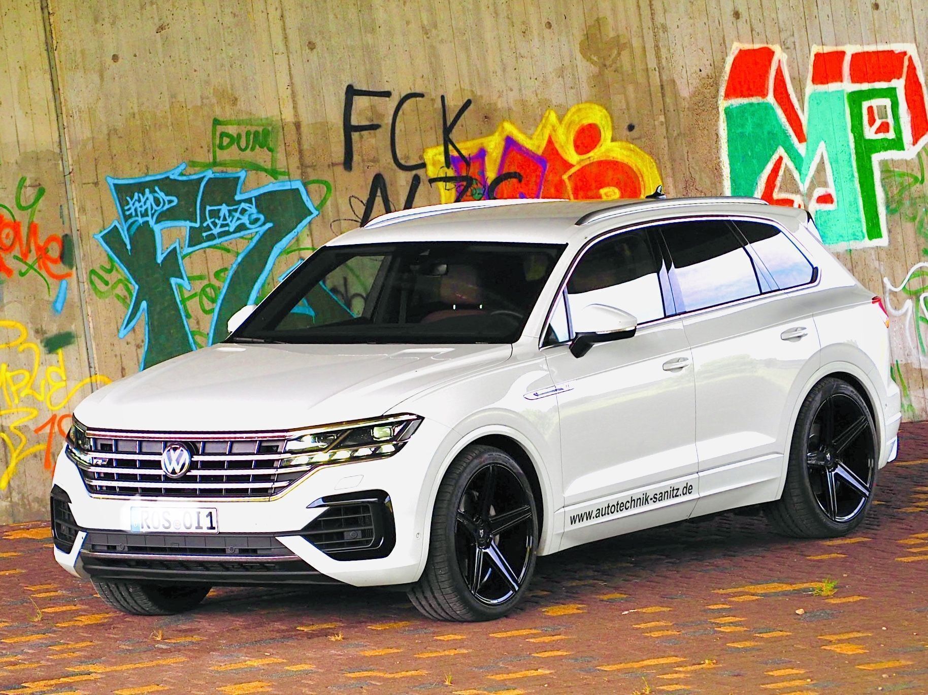 VOLKSWAGEN Touareg CR - KV1 schwarz glänzend