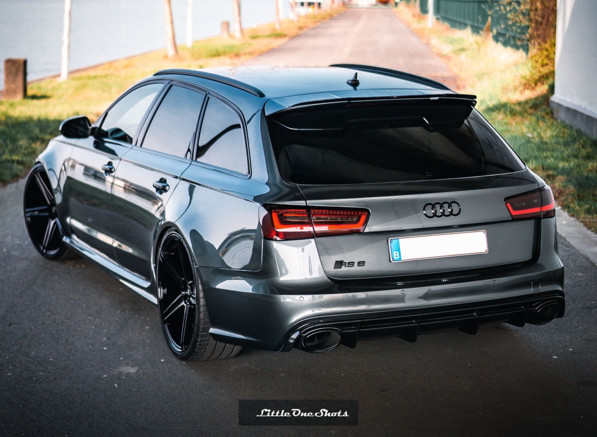 AUDI RS6 Avant 4G KV1 schwarz glänzend