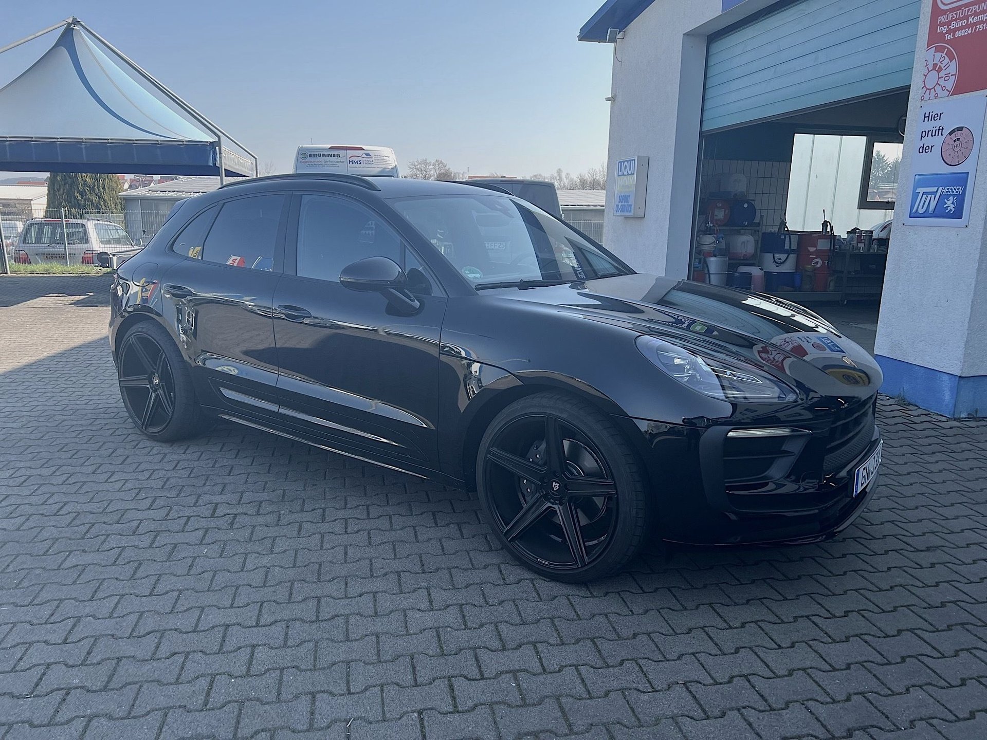 PORSCHE Macan 95B KV1 schwarz glänzend