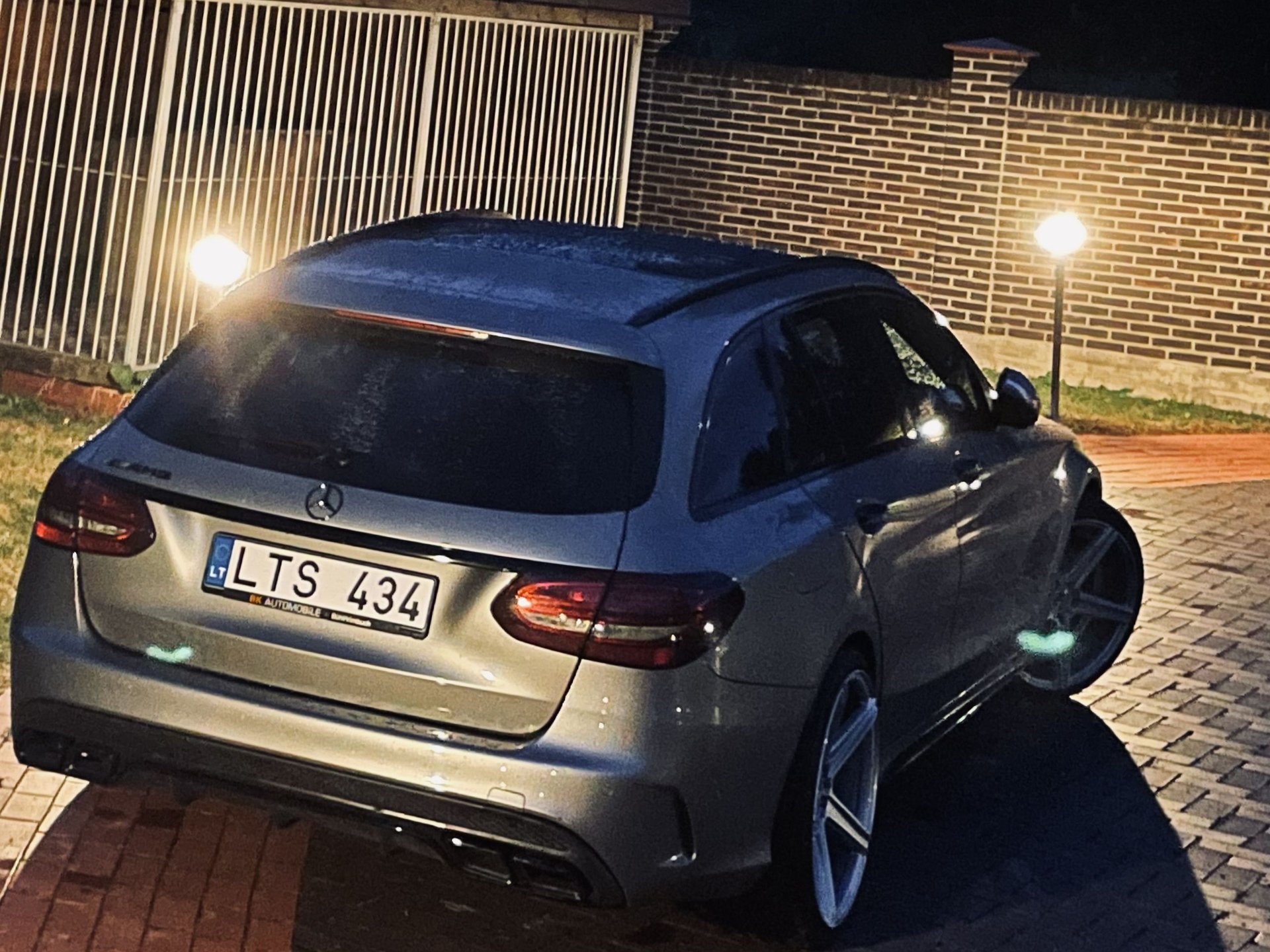 MERCEDES-BENZ C-Klasse 204 KV1 silber glänzend