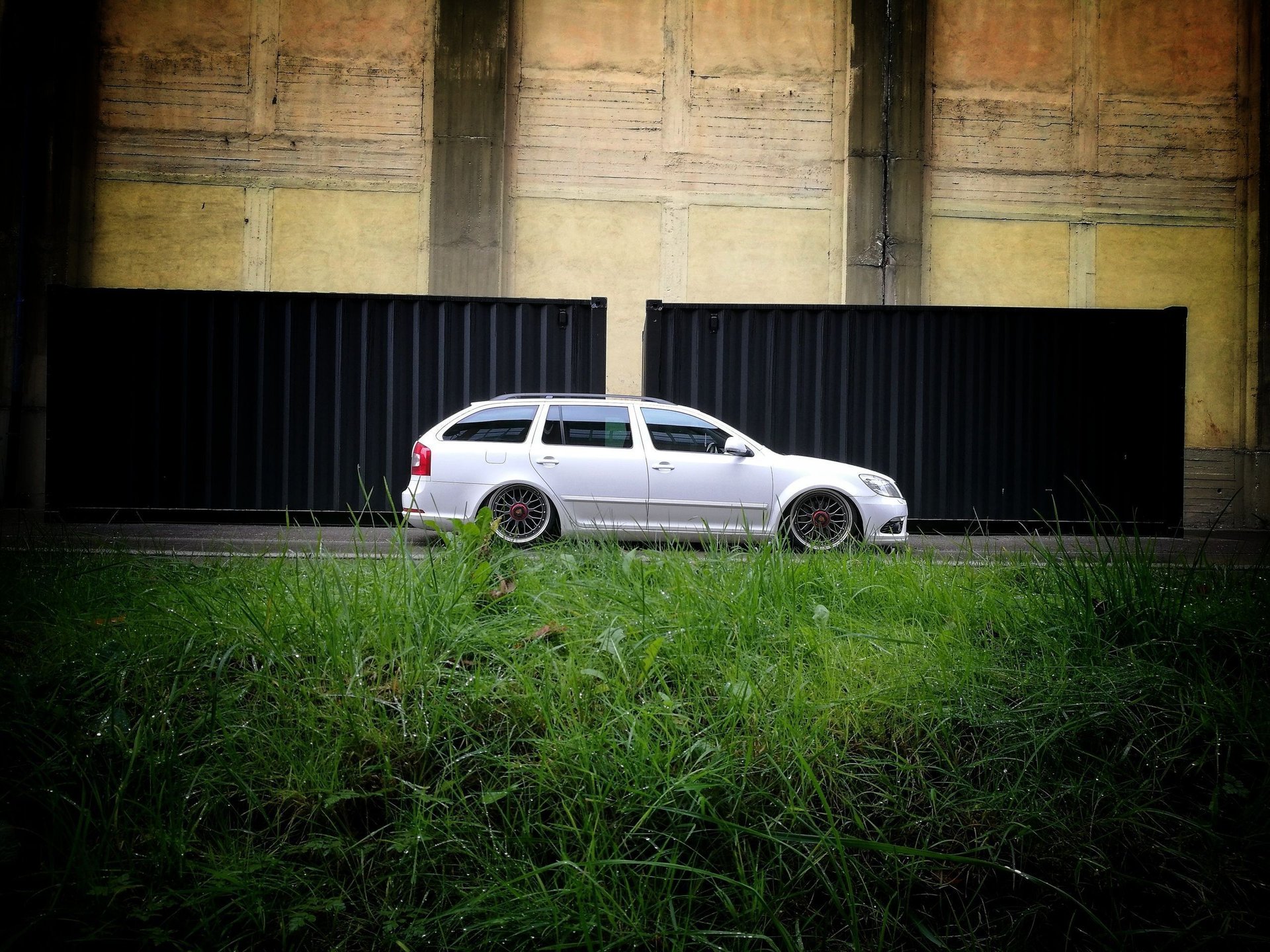 SKODA Octavia 1Z LV1 grau glänzend poliert
