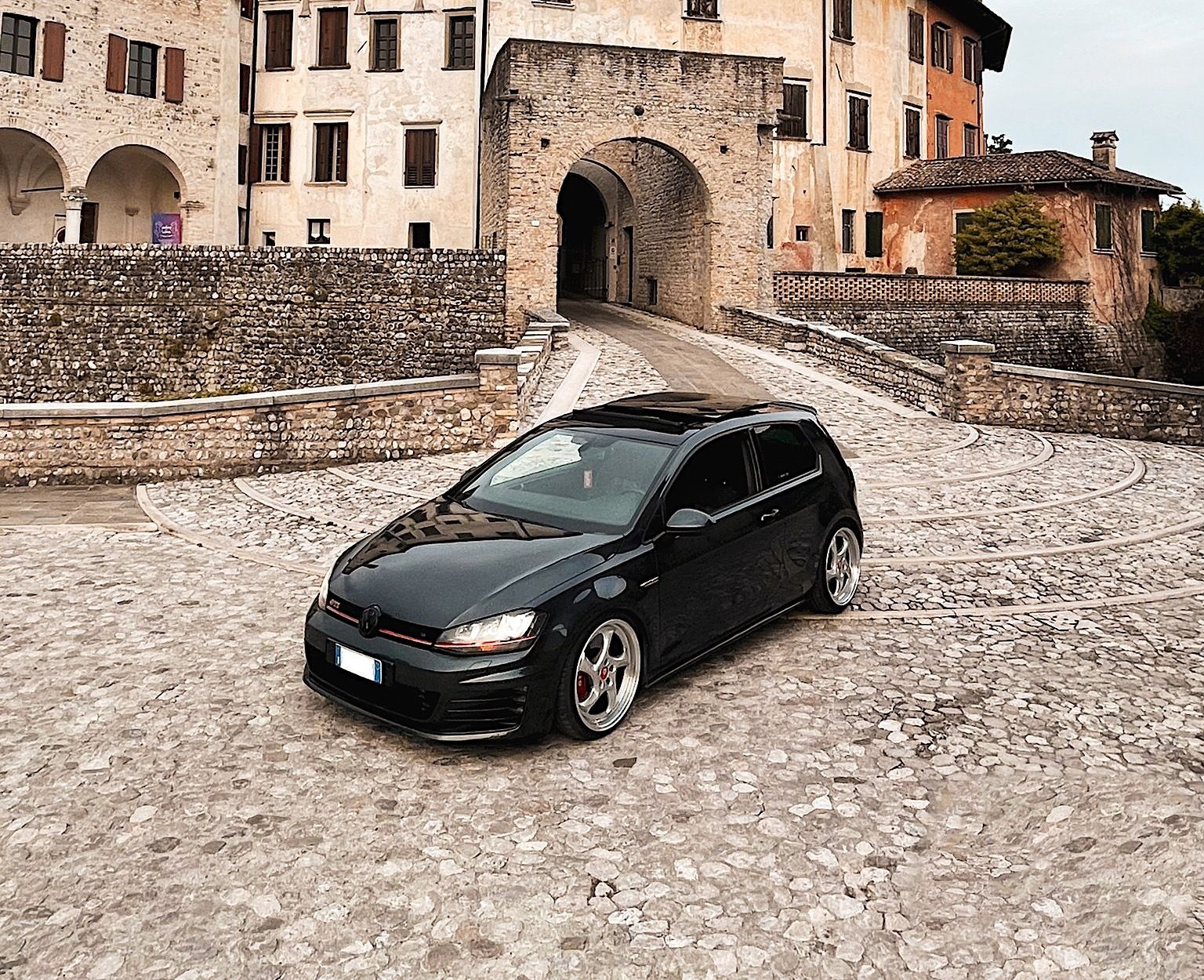 VOLKSWAGEN Golf 7 AU - TURBO unlackiert