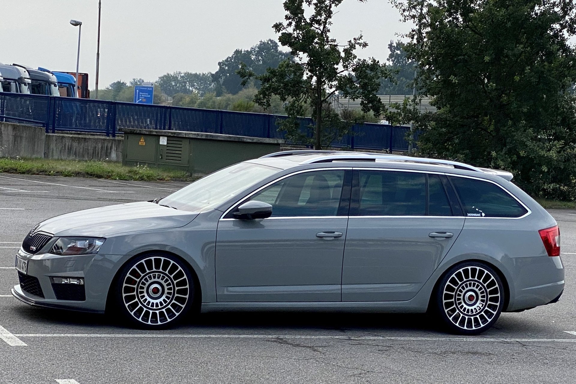 SKODA Octavia 5E - MSP schwarz glänzend poliert
