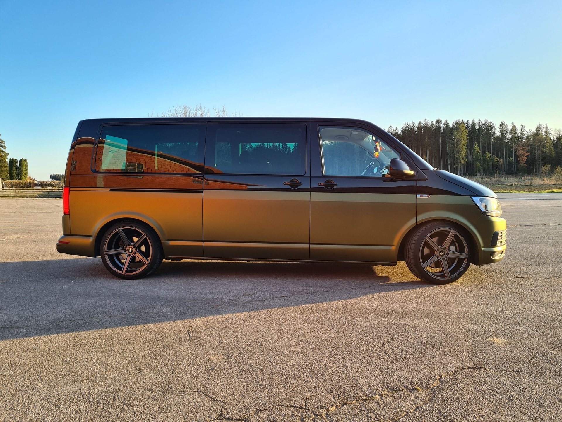 VOLKSWAGEN T6 Bus Multivan 7HC KV1 grau matt